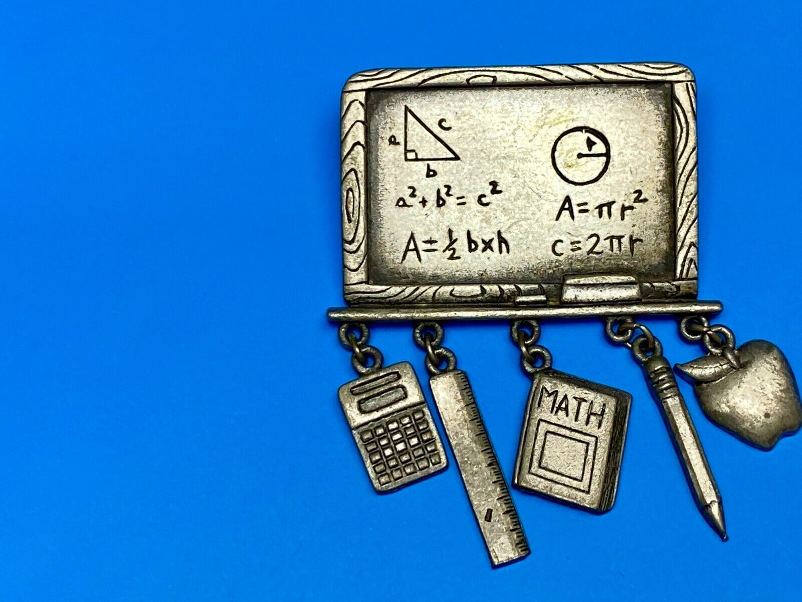VINTAGE *J.J.*PEWTER MATH TEACHER CHALKBOARD BROOCH PIN W/THEMED FIGURAL DANGLES