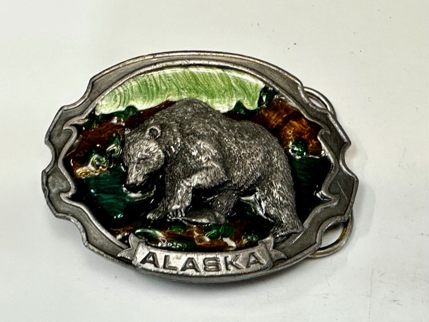 Alaska Bear drinking from stream Vintage 1986 Siskiyou V-55 Belt Buckle