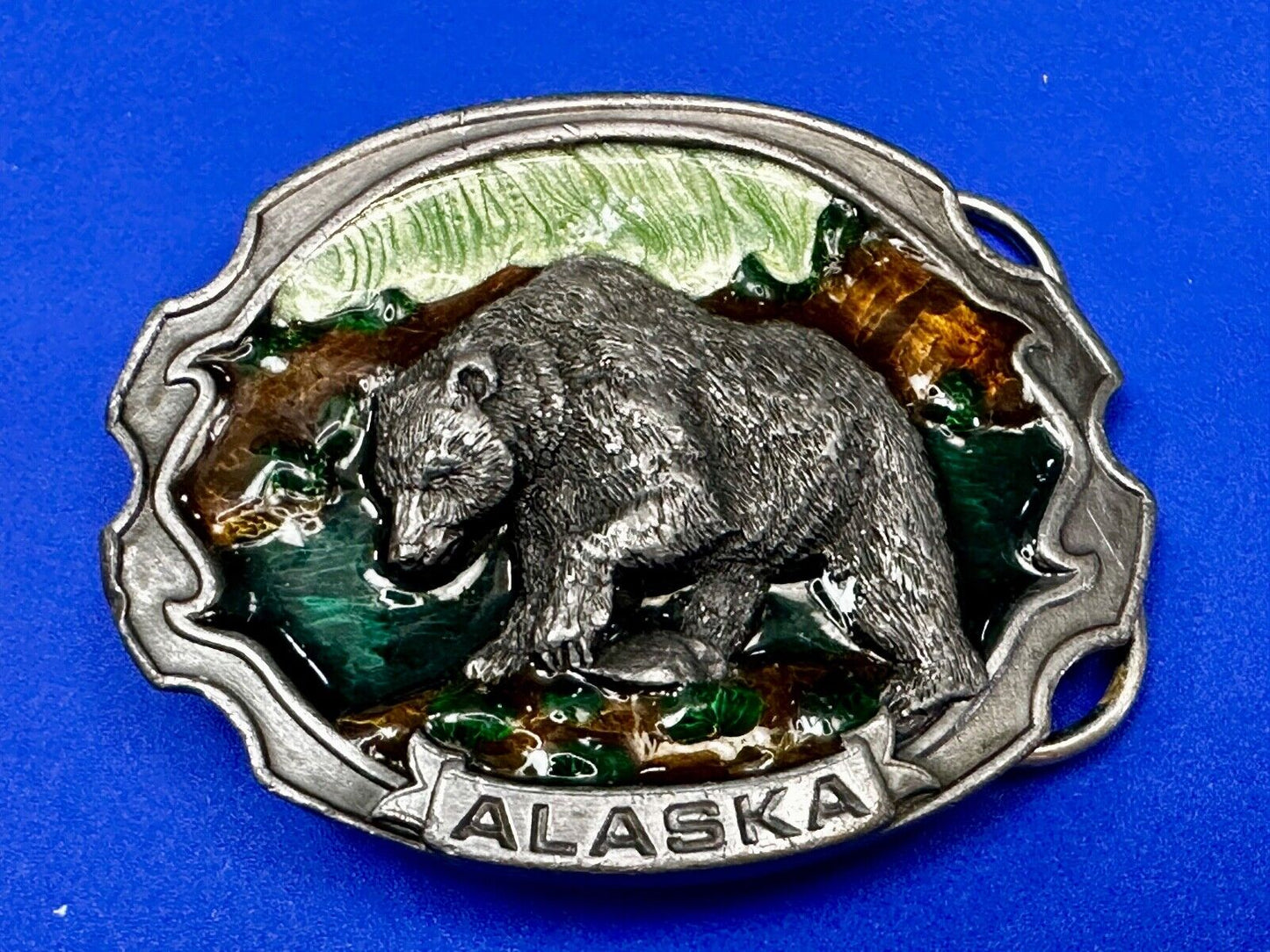 Alaska Bear drinking from stream Vintage 1986 Siskiyou V-55 Belt Buckle