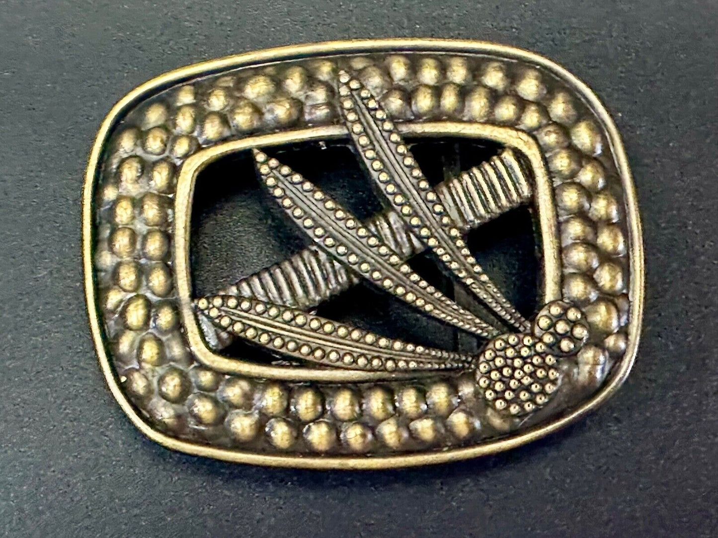Unique left corn feather pattern dimensional Belt Buckle