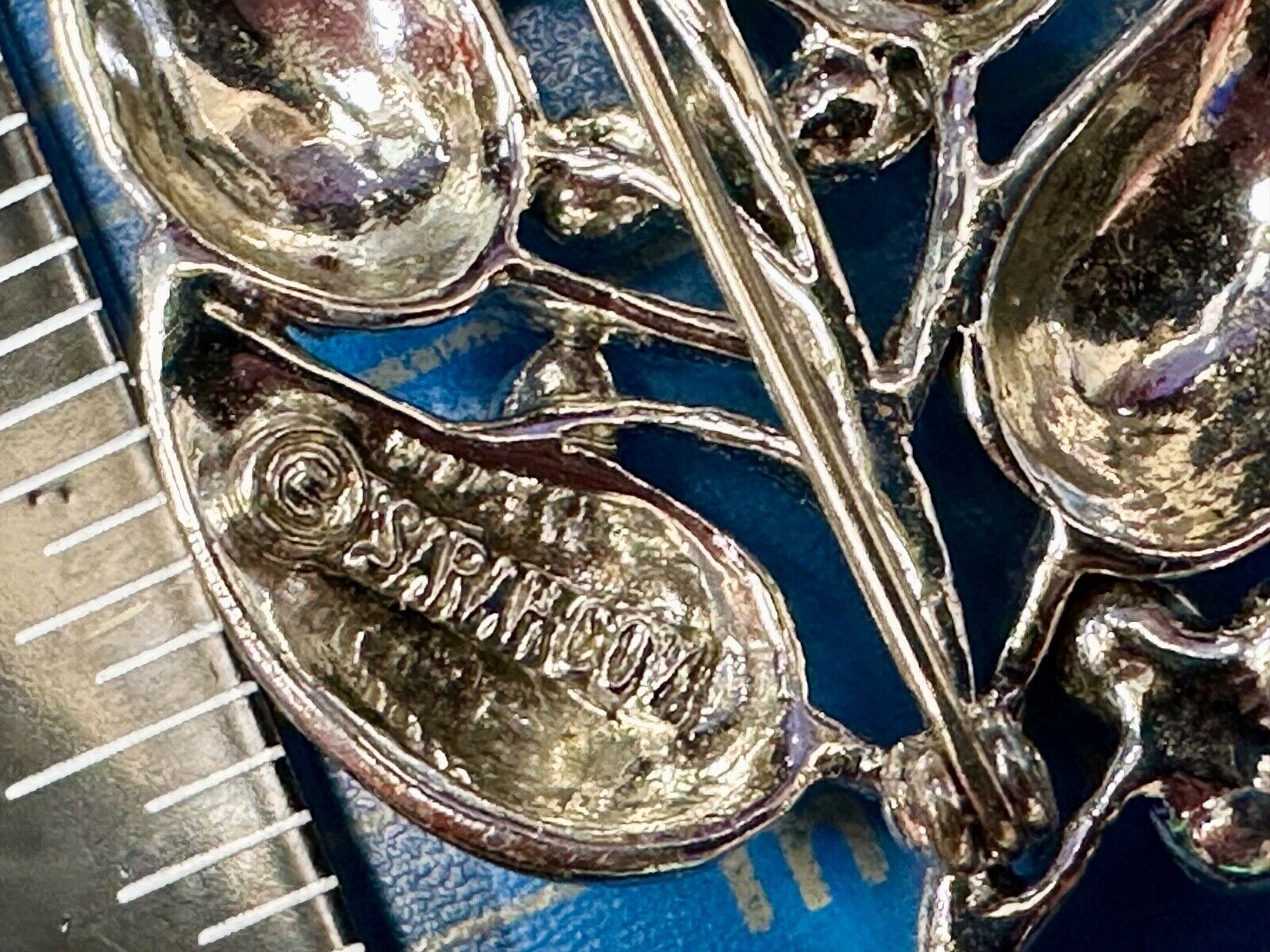 5 Leaf Stem Twig vintage Sarah Coventry signed silver tone brooch pin