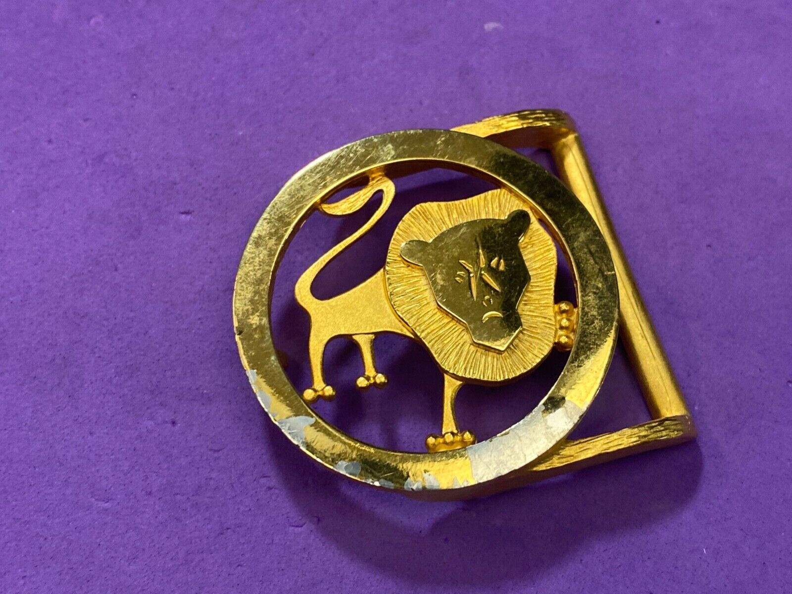 unique LION - Huge Mane and face  in see through gold tone round belt buckle