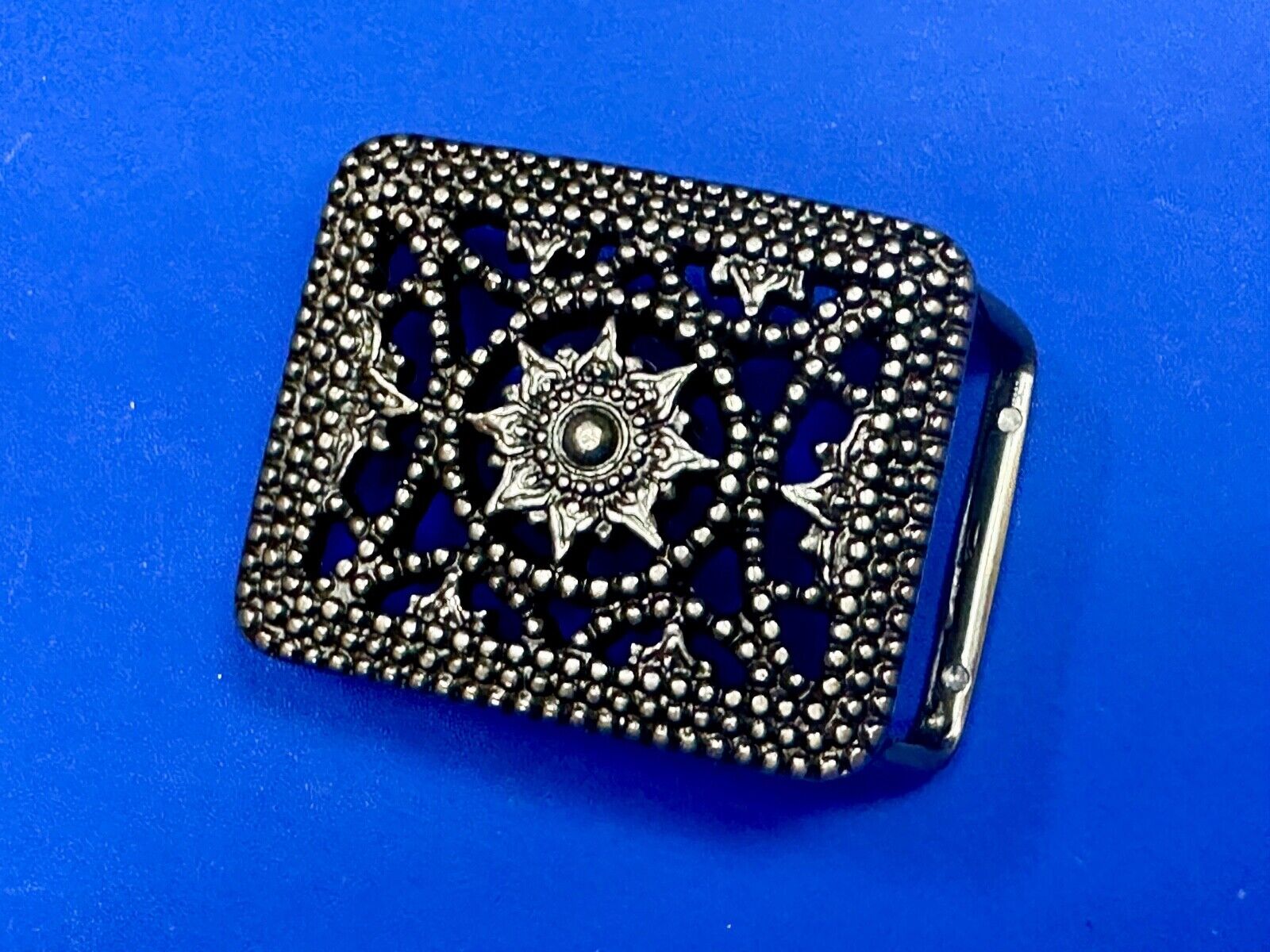 Antique dotted vintage style - modern see through belt buckle