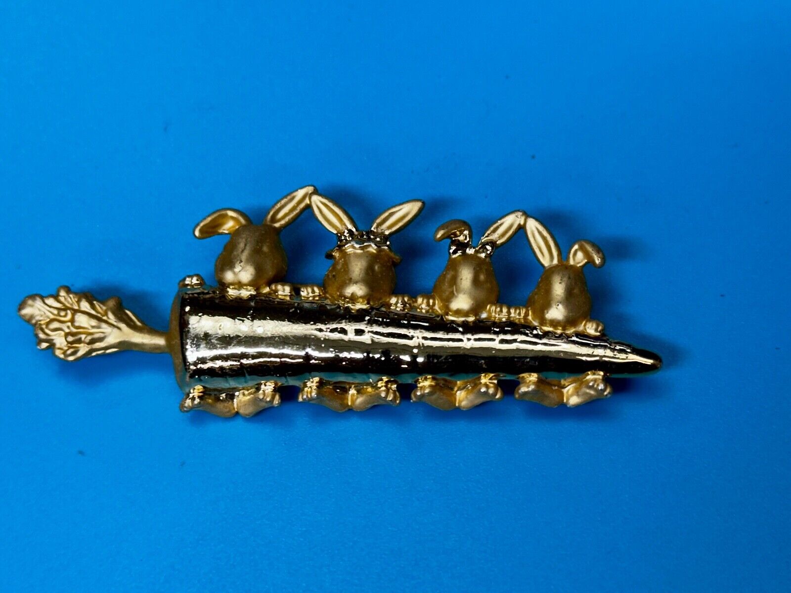 Adorable Bunny Rabbit Family Eating Carrot Gold Tone Pin Brooch Signed by AJC