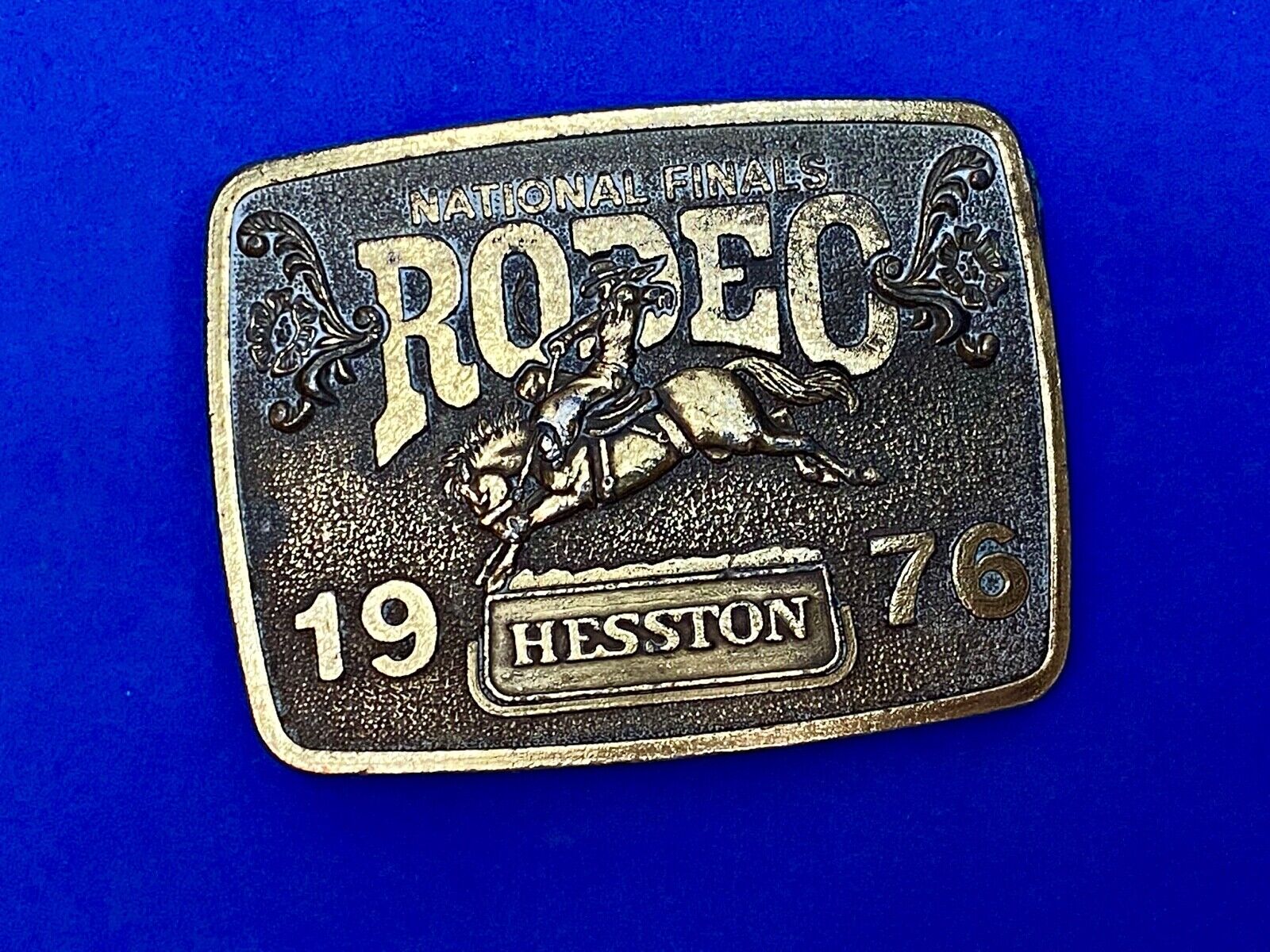 1976 National Finals Rodeo Vtg Hesston Belt Buckle Bicentennial Cowboy