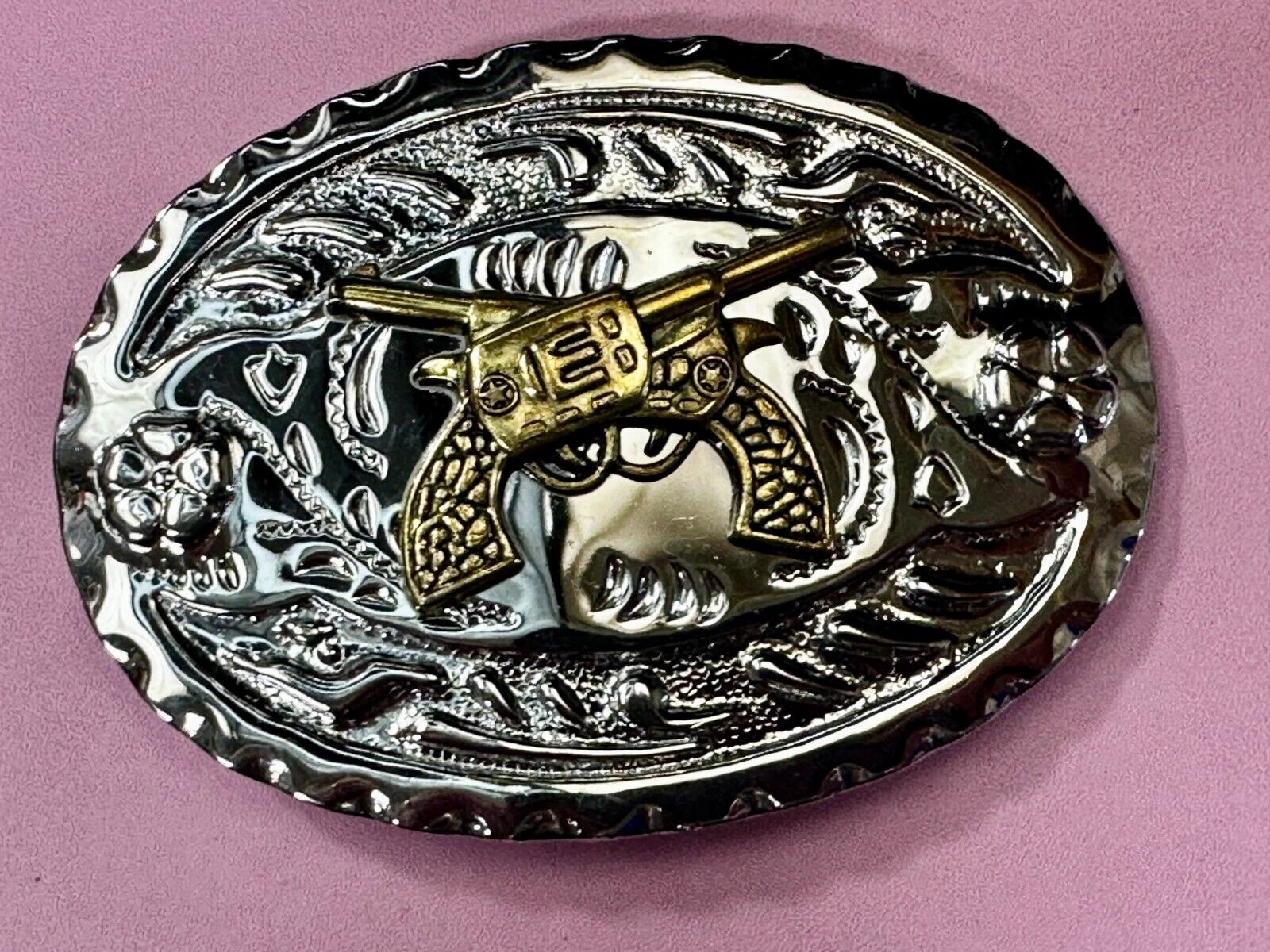 Two Crossed Gun's  Pistols Revolver Six Shooter's Two Tone Western Belt Buckle