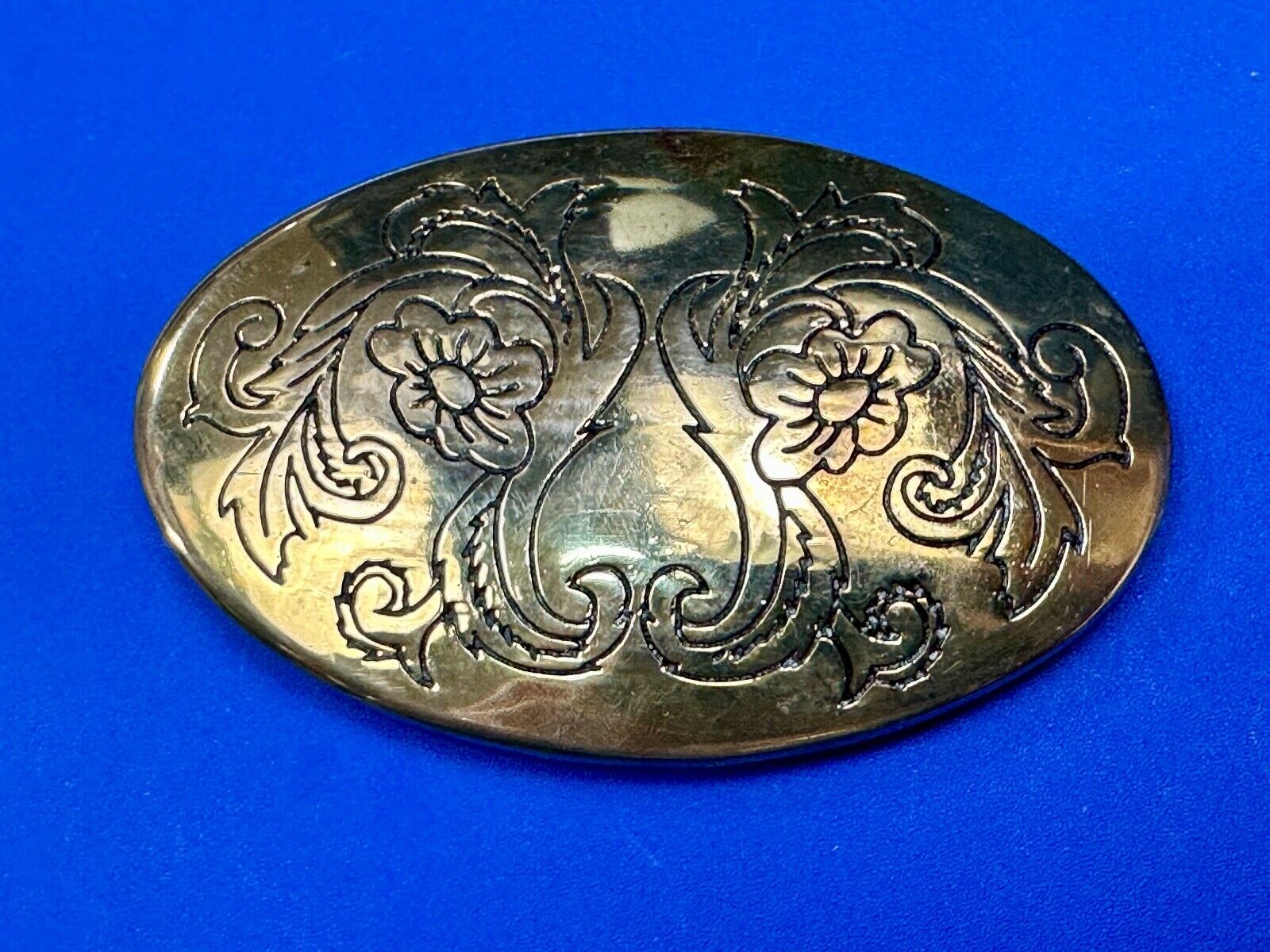 Antique? Engraved flower swirl pattern on gold color oval belt buckle