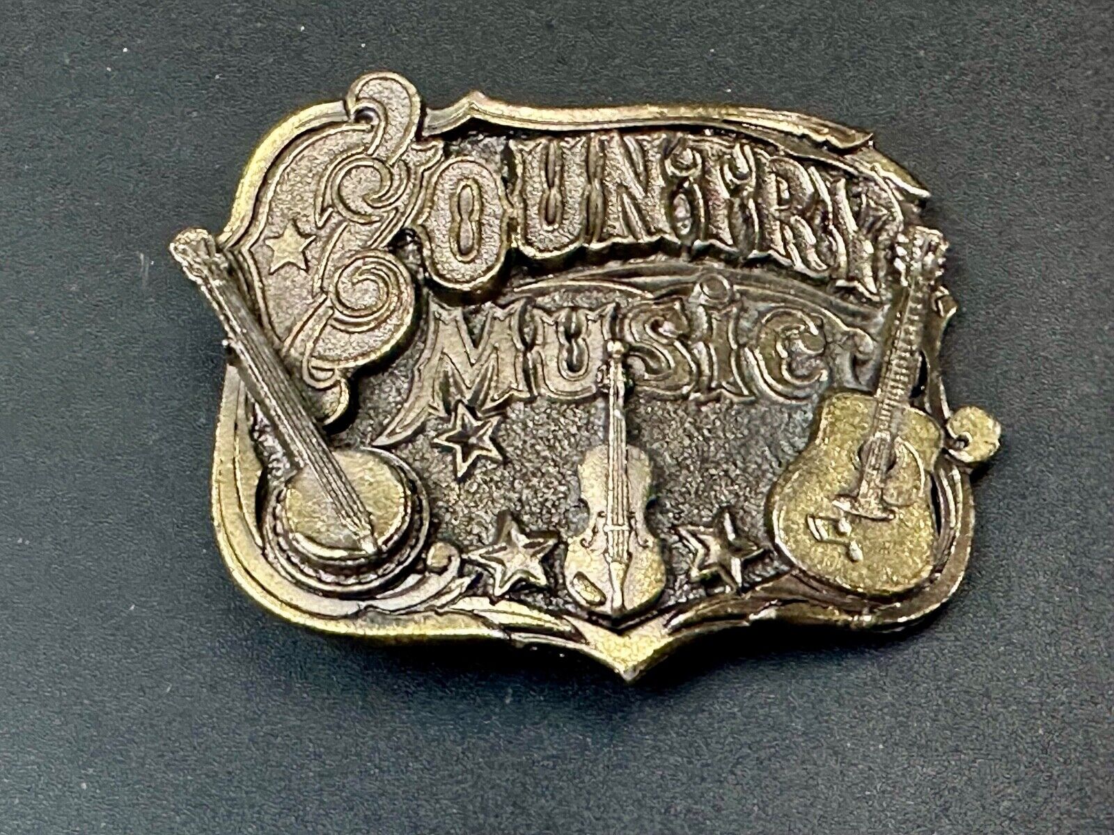 1982 COUNTRY MUSIC MUSICIAN BELT BUCKLE - THE GREAT AMERICAN BUCKLES