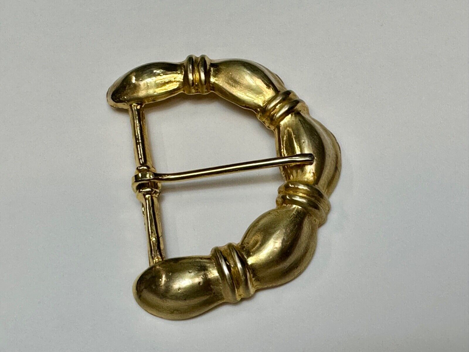 Unique dimensional "puffy" appearing! gold tone replace belt buckle