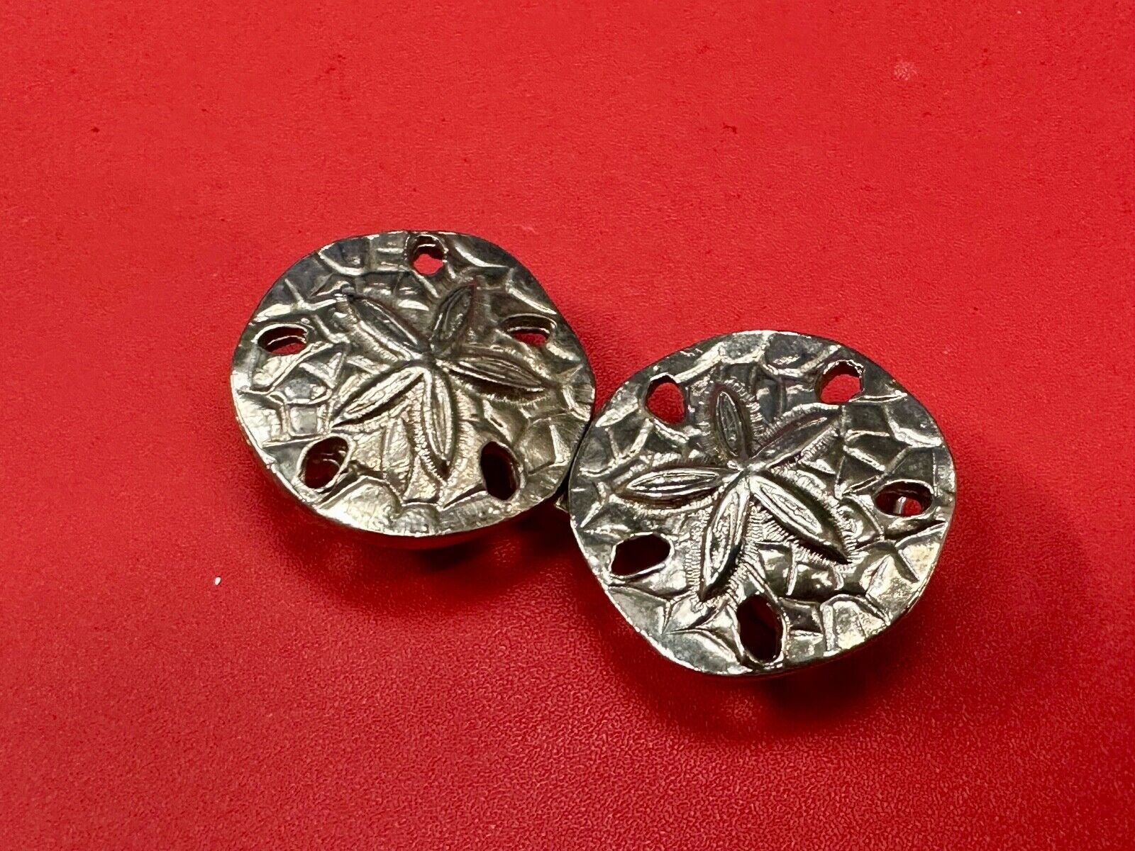2" Sand Dollars - Vintage Two-piece interlocking gold tone belt buckle