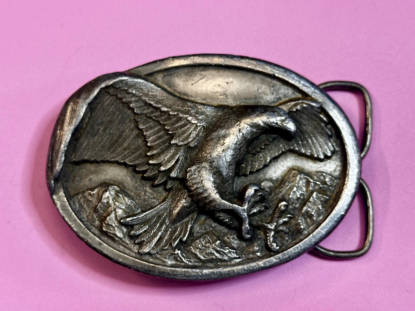 American Bald Eagle Attacking Flying Hunting Vintage 1984 Bergamot Belt Buckle