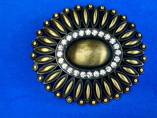 Beautiful southwest vibe layered belt buckle with ring of rhinestones 