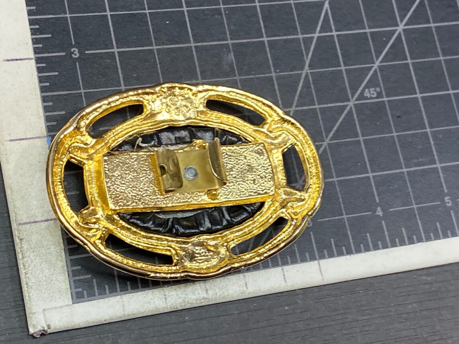 Vintage Day-Lor Gold Tone Black Raised Scarf Belt Purse Clip