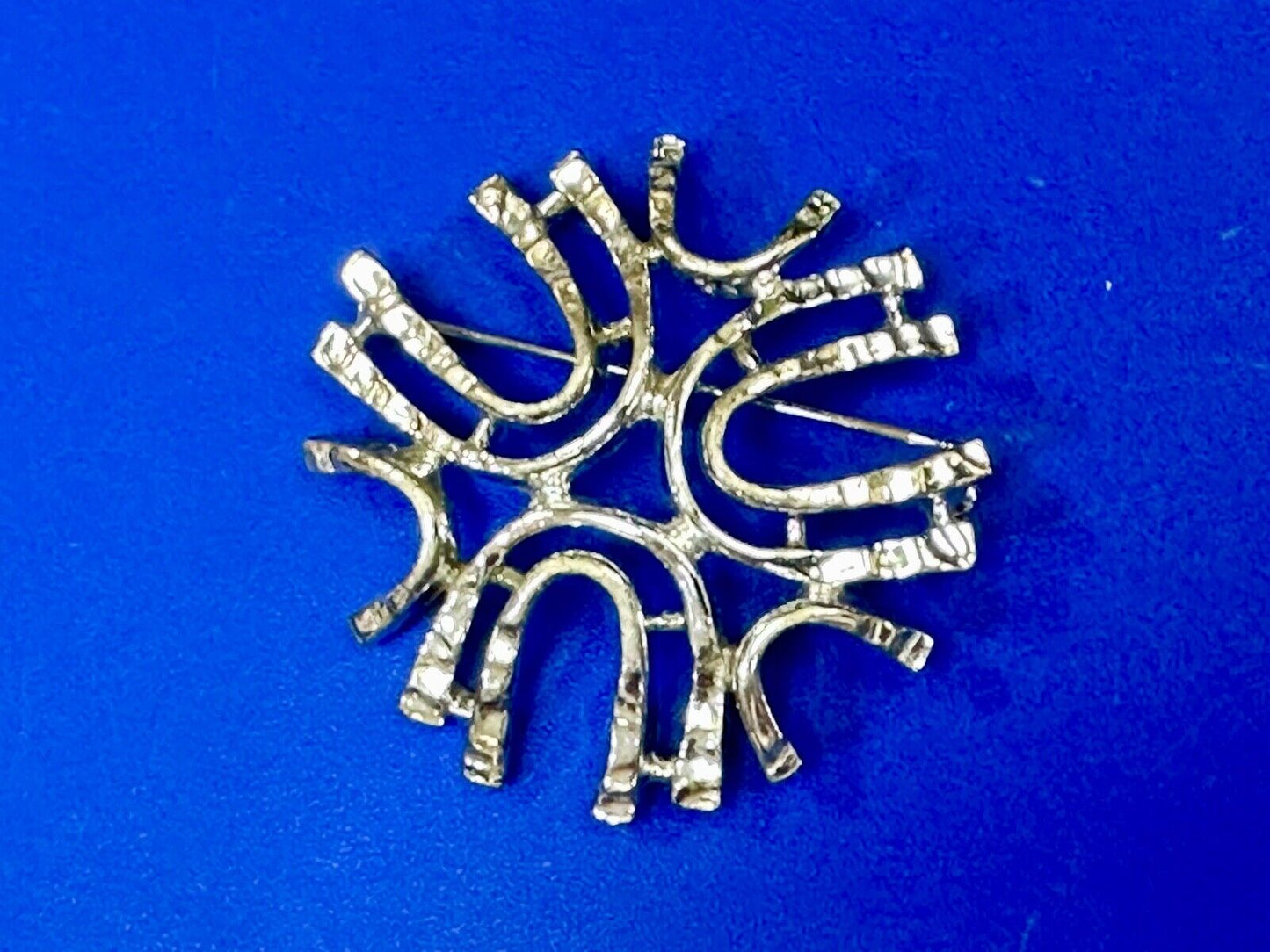 unique see through Sarah Coventry signed silver tone brooch pin