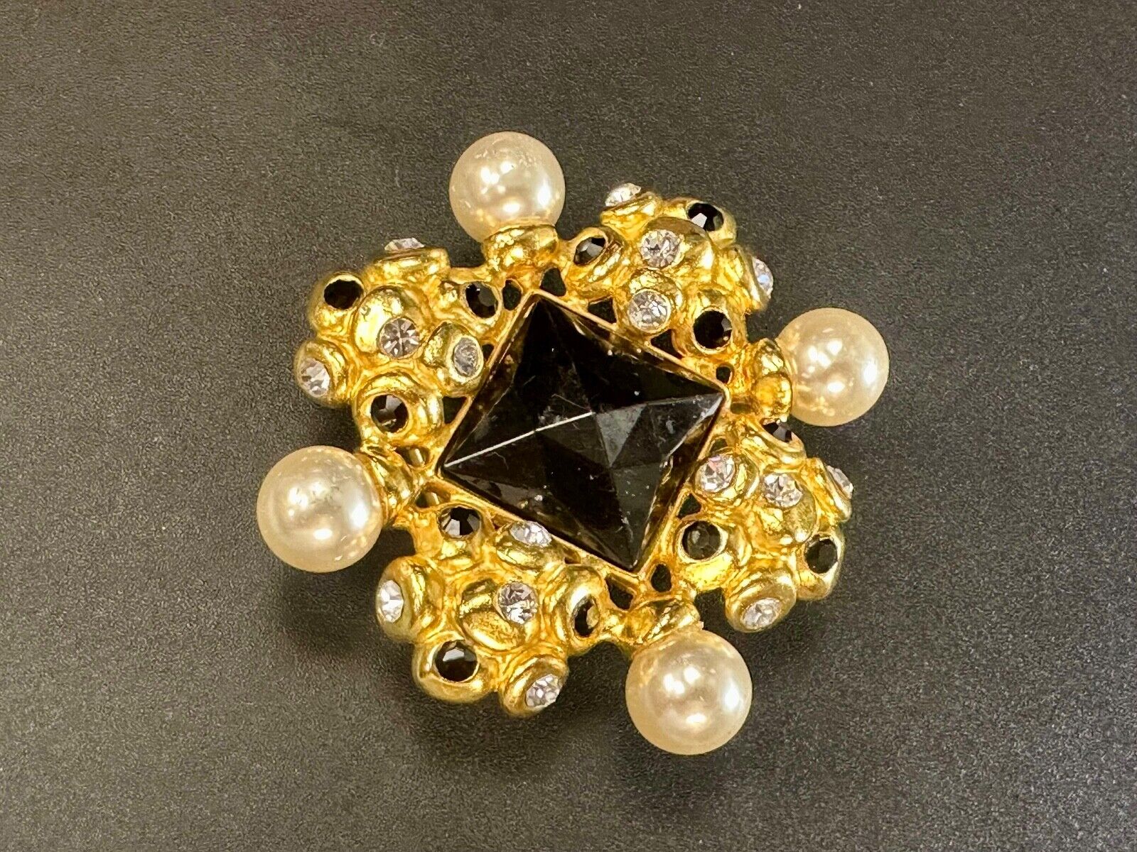 BEN AMUN,  Czech Glass / Stone / Jeweled Large Vintage  Beautiful belt buckle