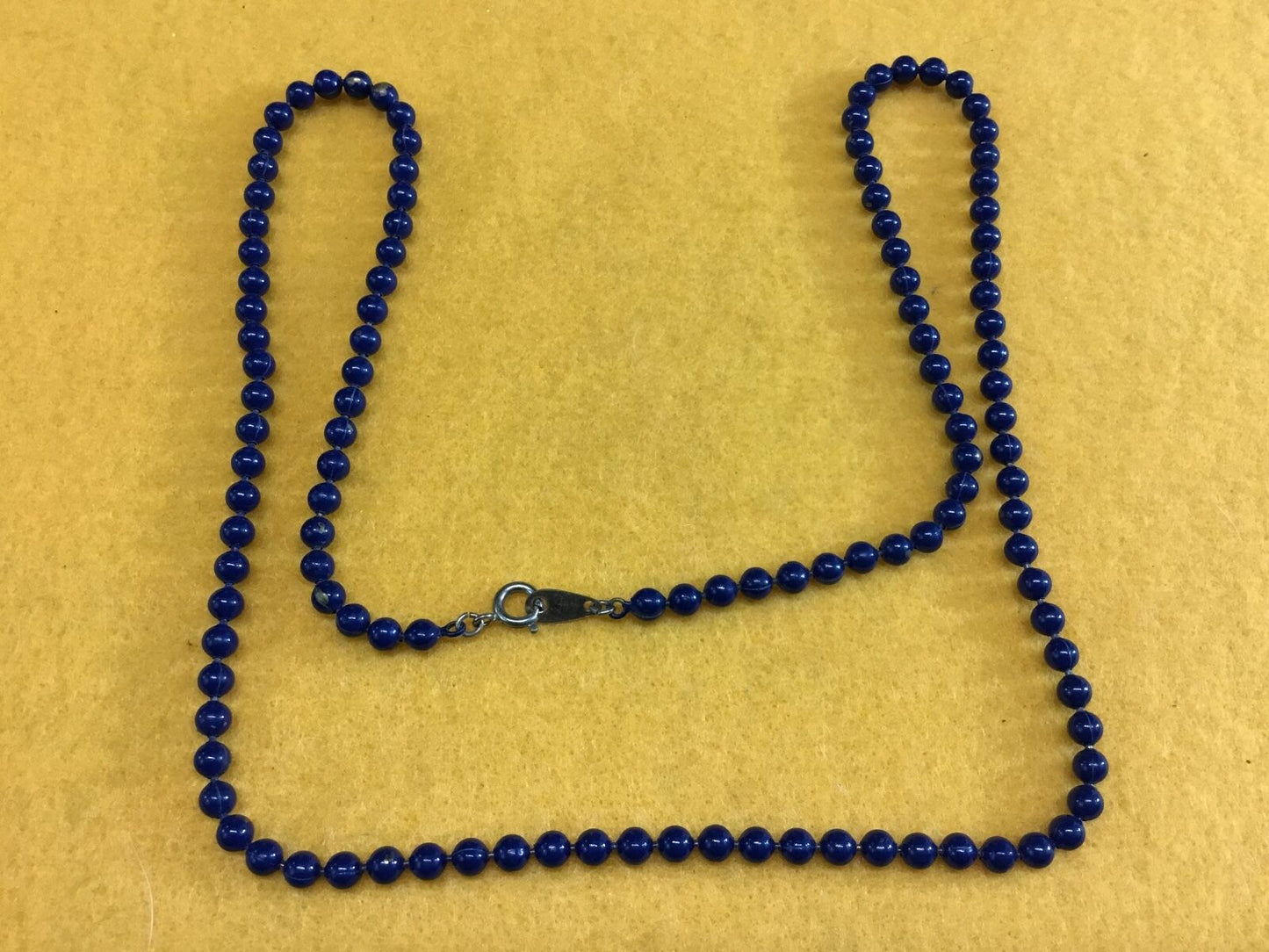 Unknown makers mark necklace - vintage quality, blue beads gold tone 