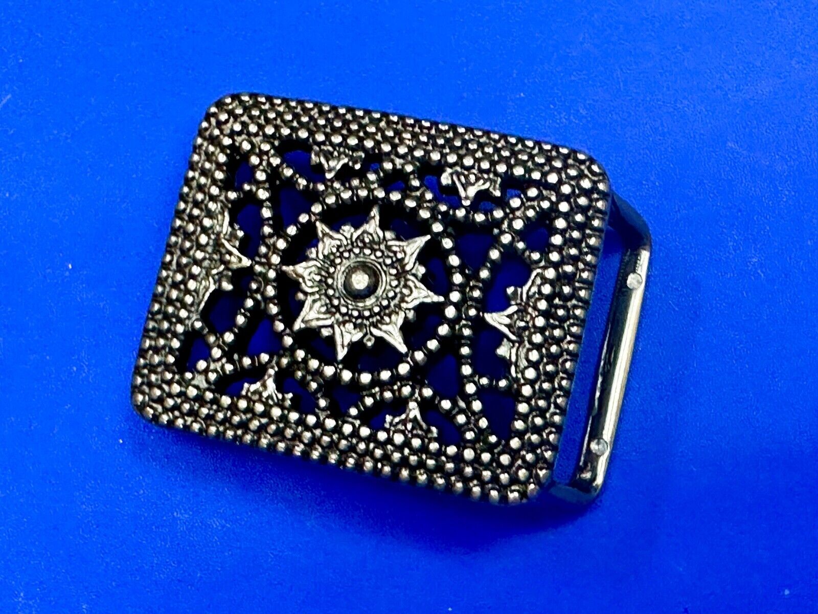 Antique dotted vintage style - modern see through belt buckle
