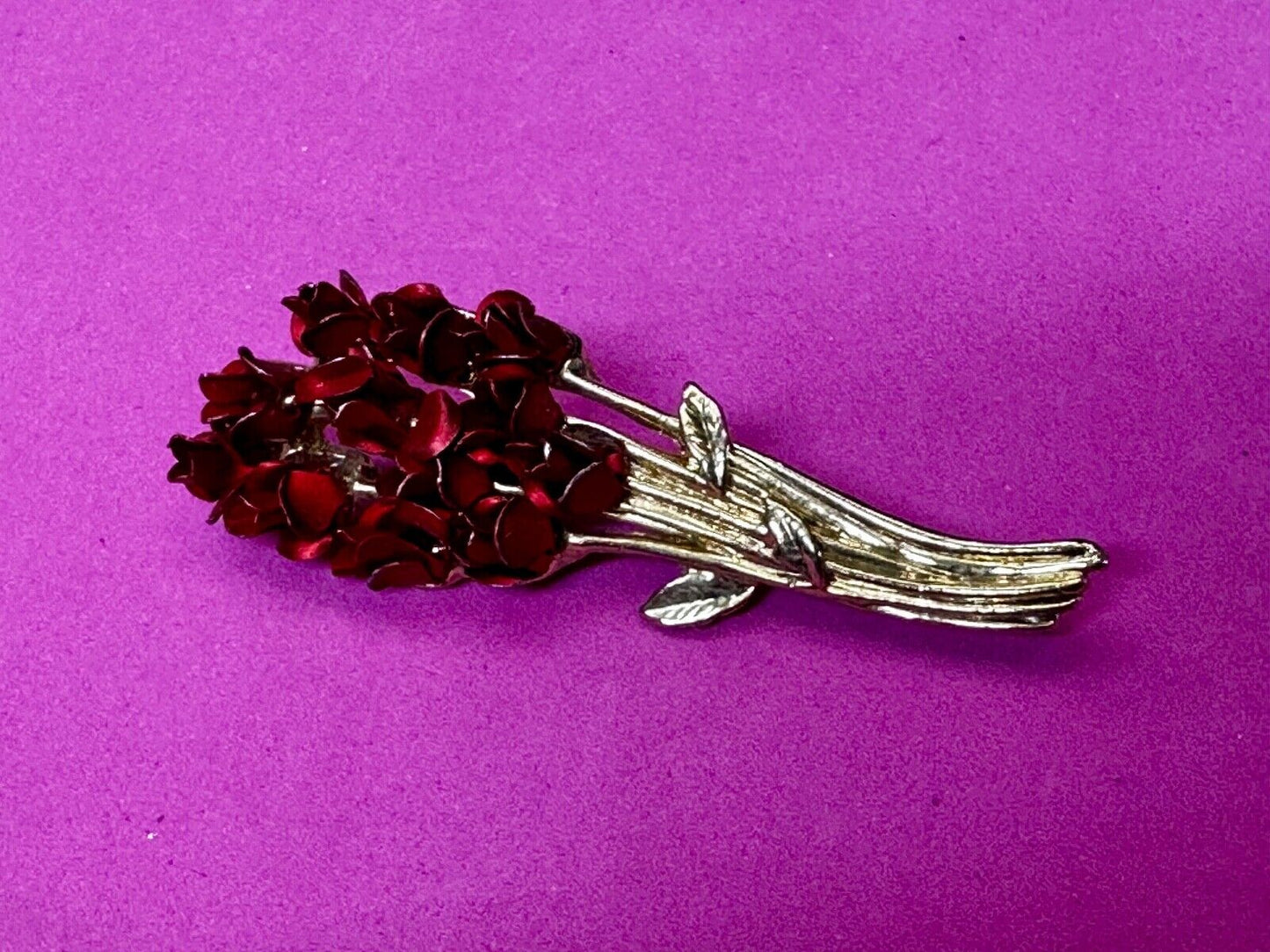 Valentines Gift!  Red Roses Bouquet Gold Tone Brooch Pin Signed DM 97