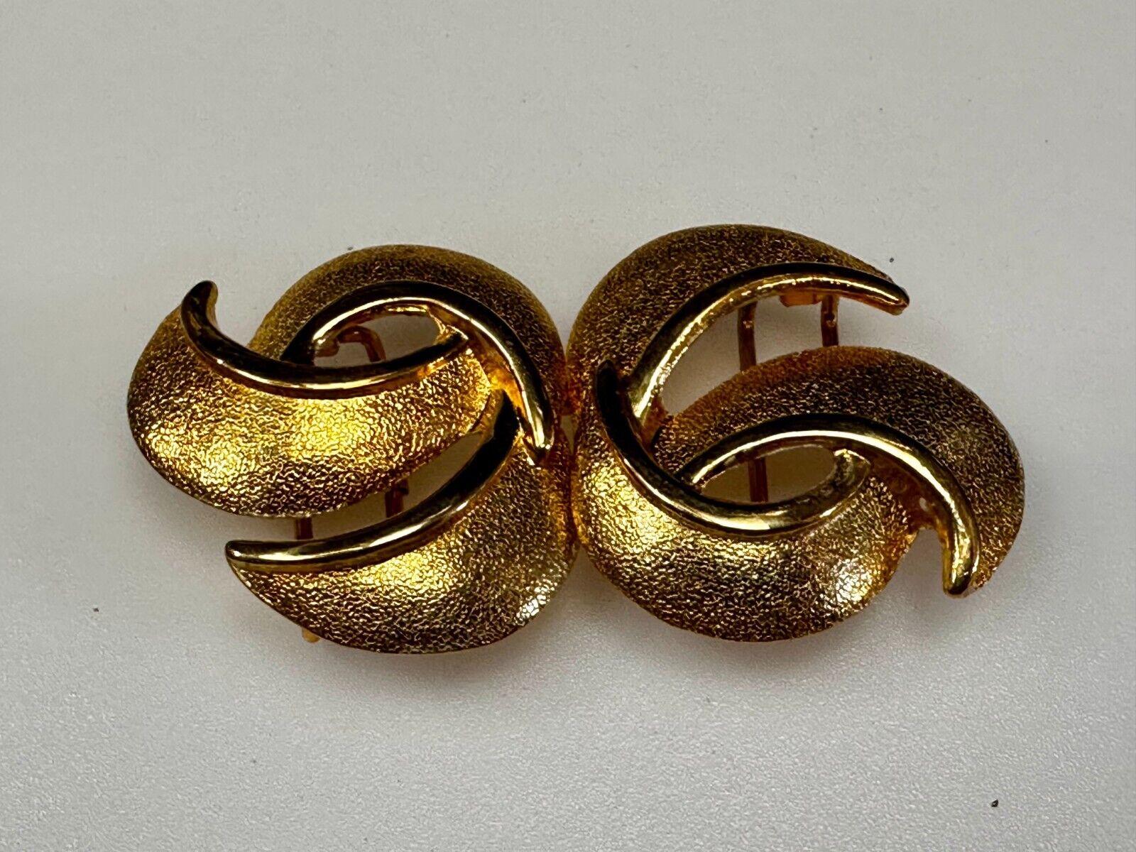 Two Piece Interlocking Swirl Pattern 4" Wide Gold Tone Vintage Belt Buckle