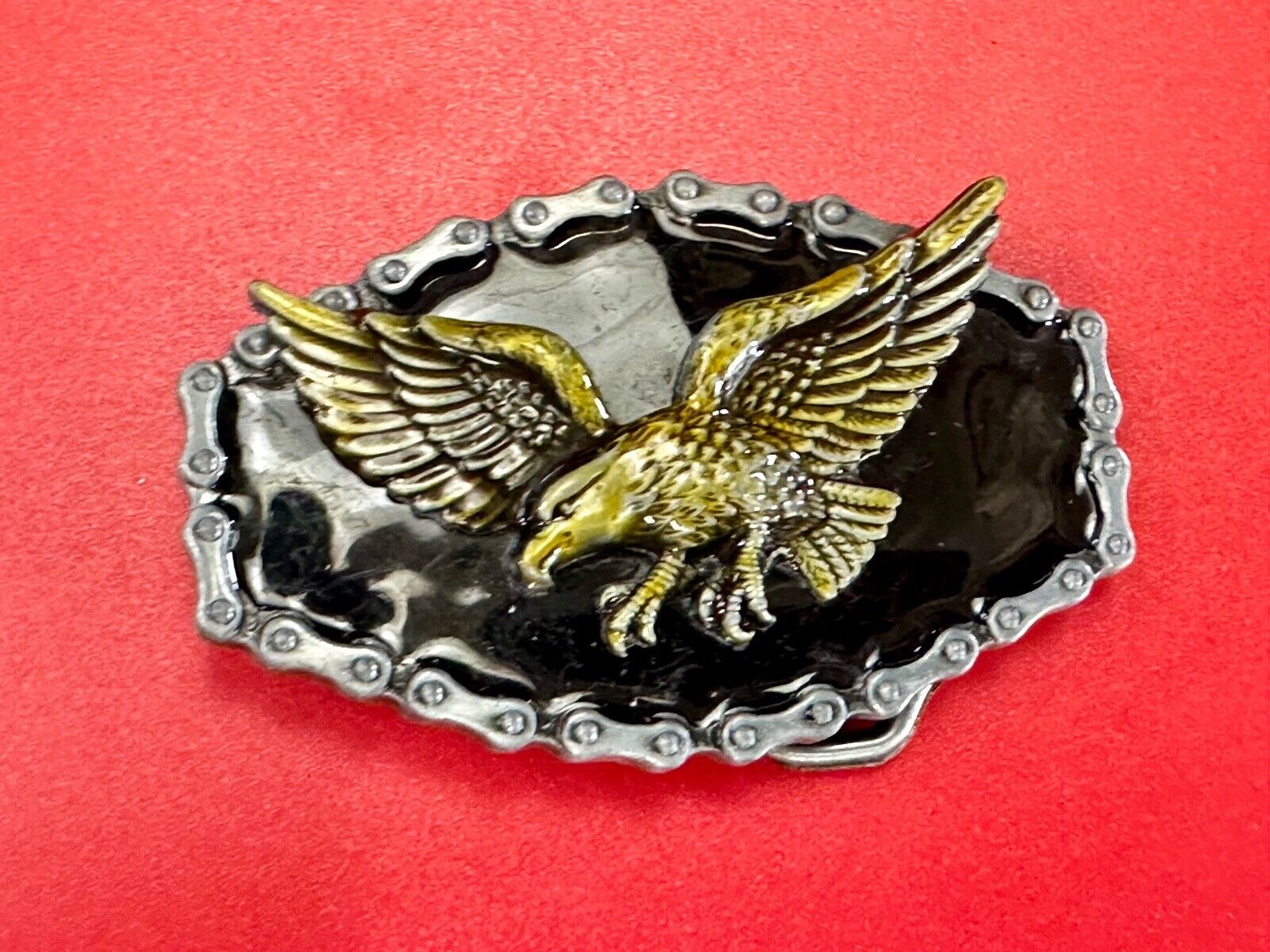 Bikers Patriotic American Eagle Flying Hunting Vtg. belt buckle w/ chain boarder
