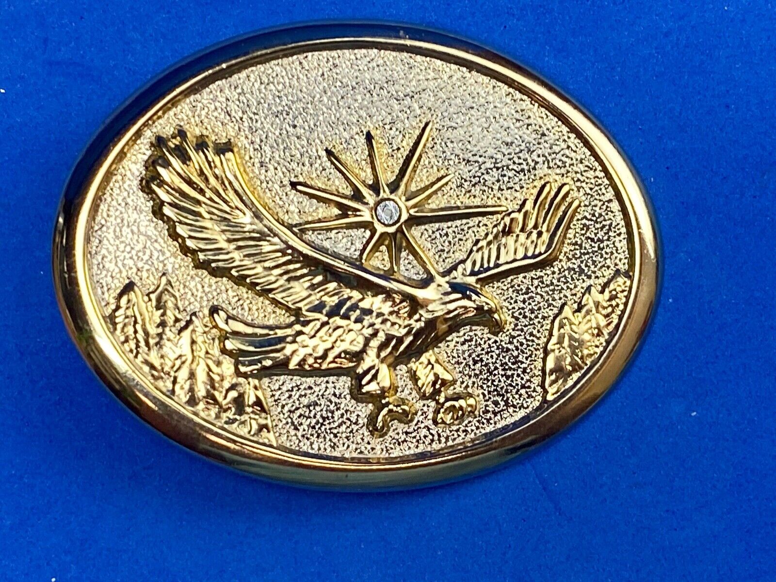 VINTAGE GOLD TONE AMERICAN EAGLE IN FLIGHT BELT BUCKLE WITH Starburst! 