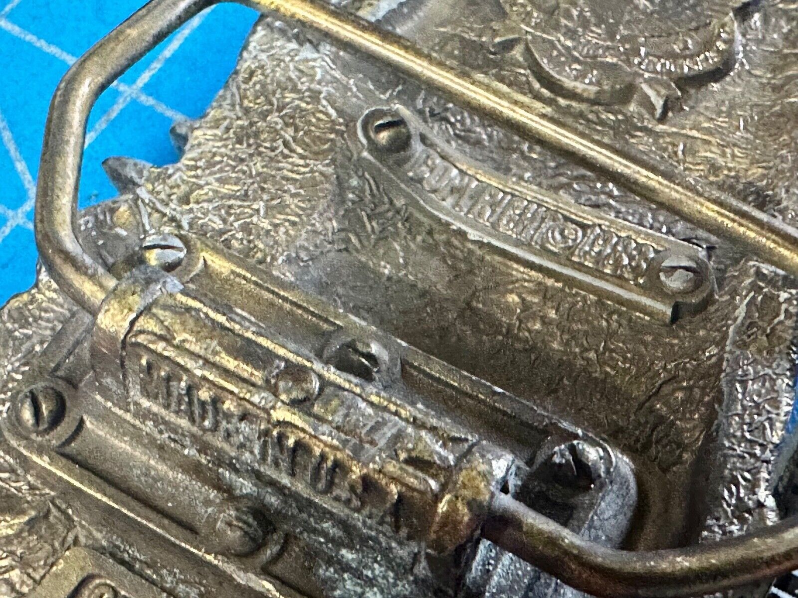 Train Rail Road Steam Engine Through cutout 1983 Great American belt buckle