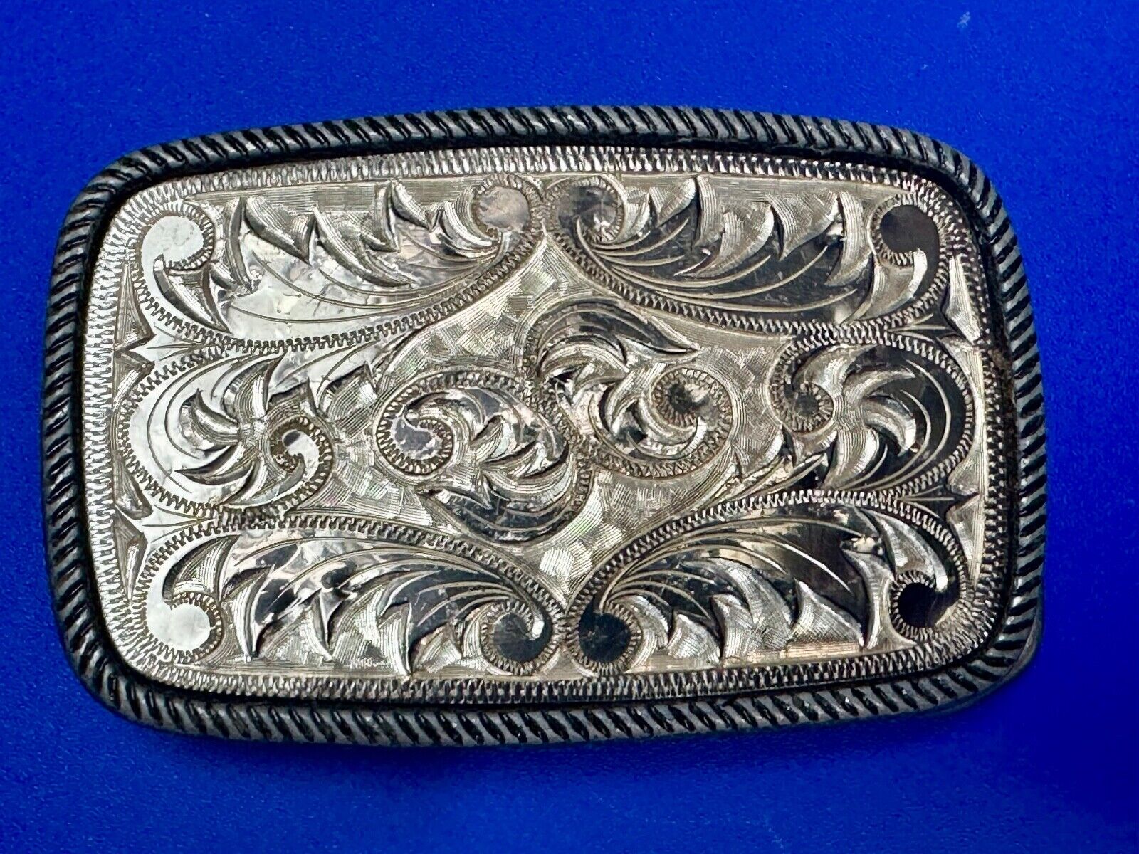 Vintage flower theme etched oval western belt buckle W/ rope border