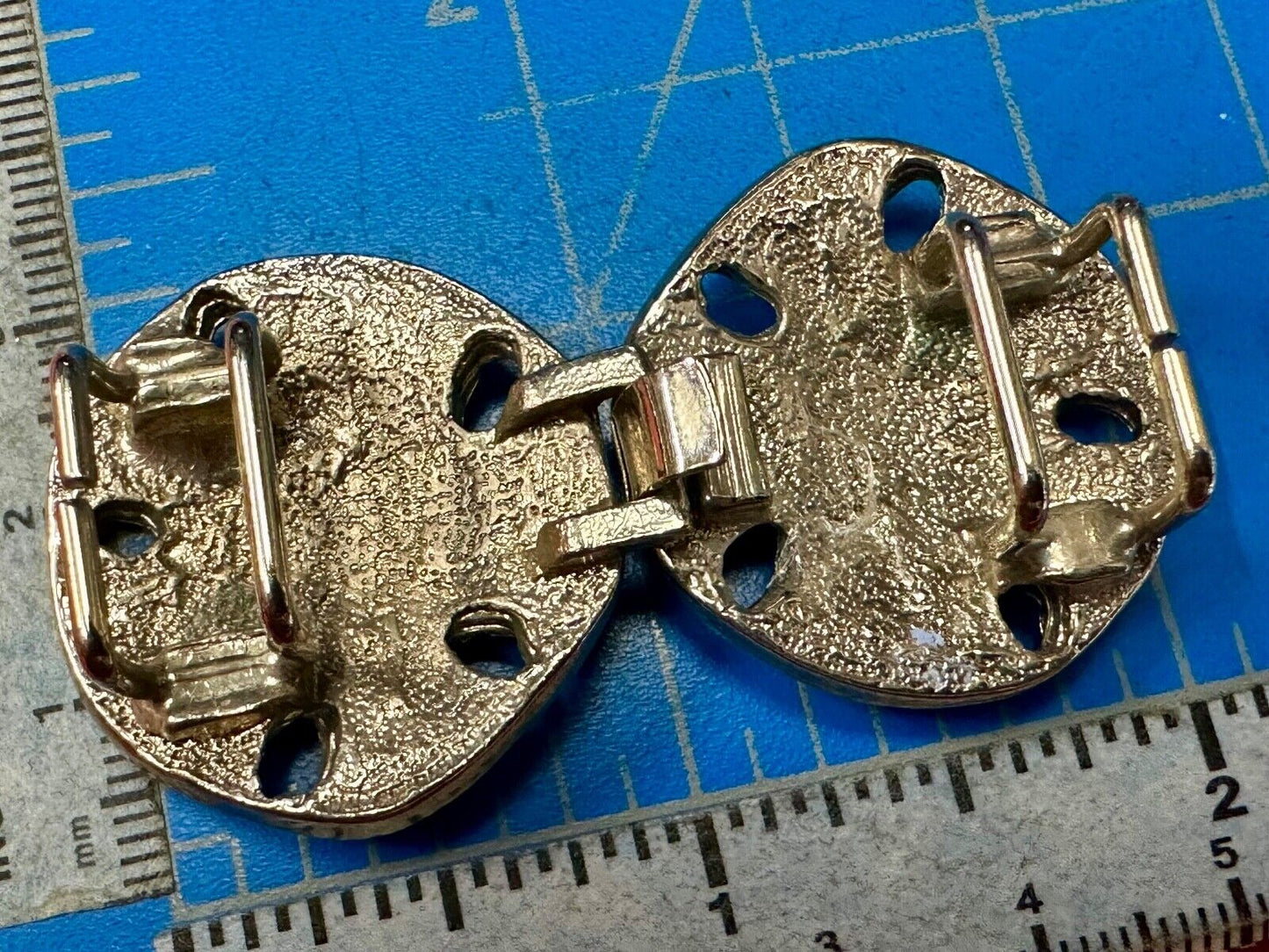 2" Sand Dollars - Vintage Two-piece interlocking gold tone belt buckle
