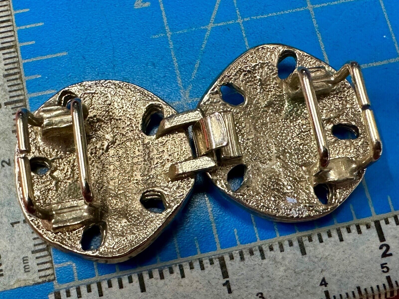 2" Sand Dollars - Vintage Two-piece interlocking gold tone belt buckle