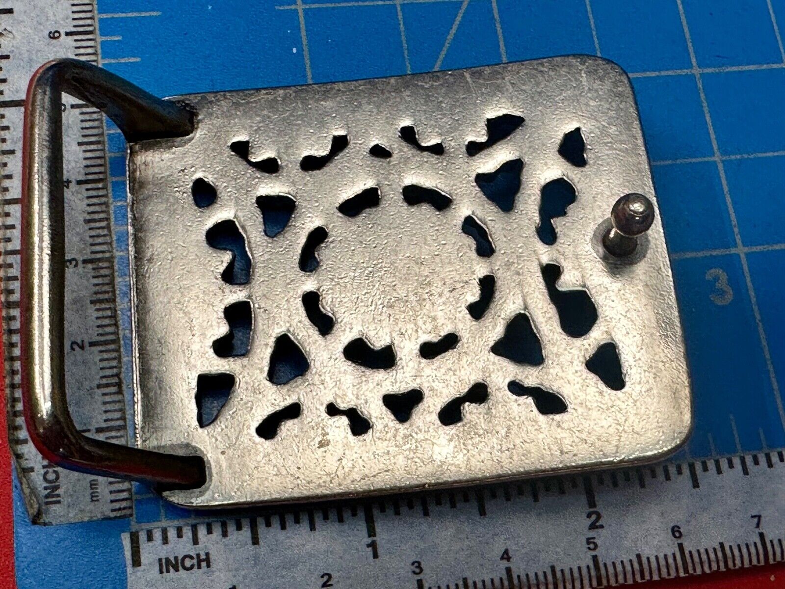 Antique dotted vintage style - modern see through belt buckle