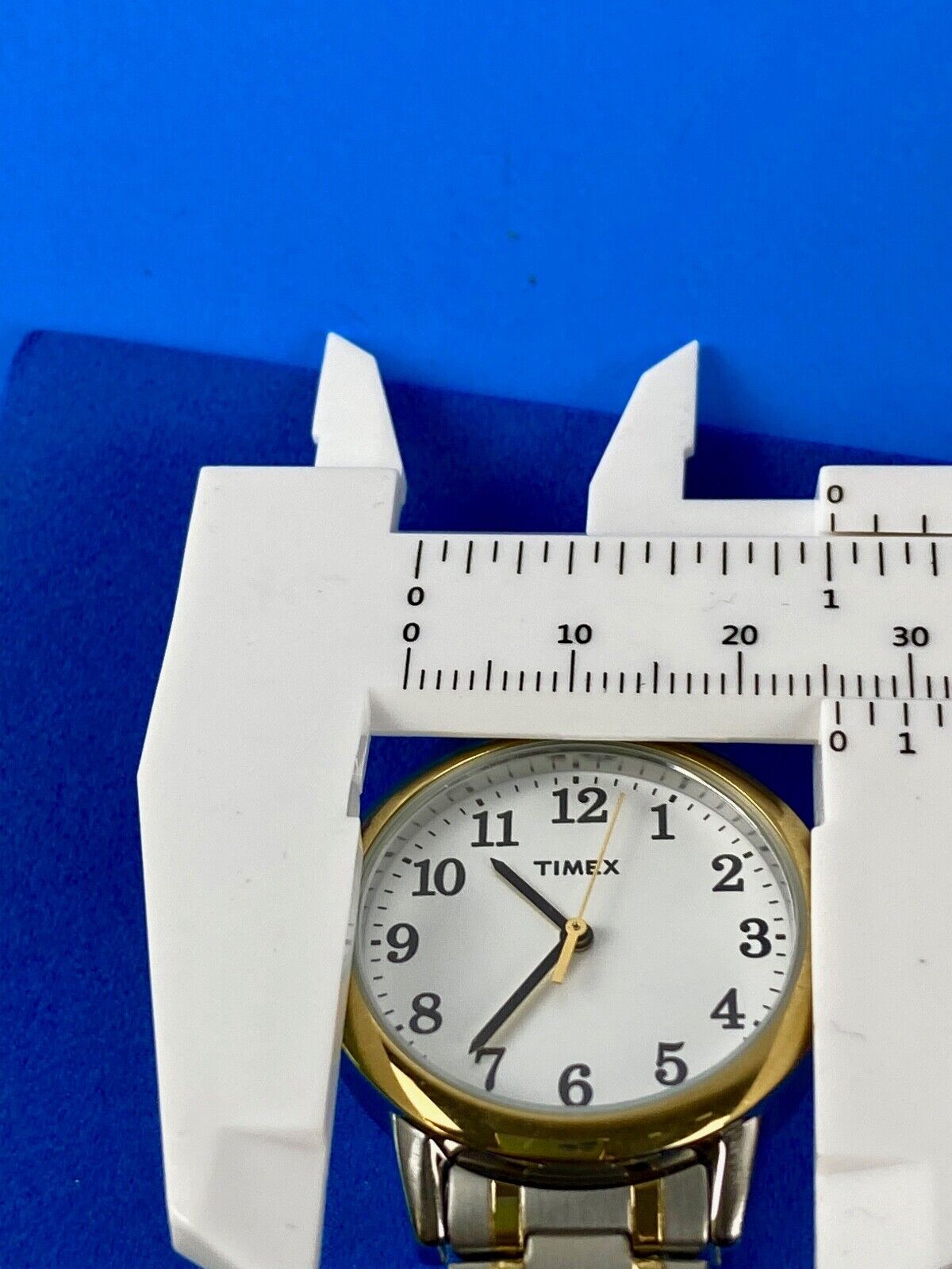  Timex unisex Indeglo watch fresh battery. Silver gold color link band 