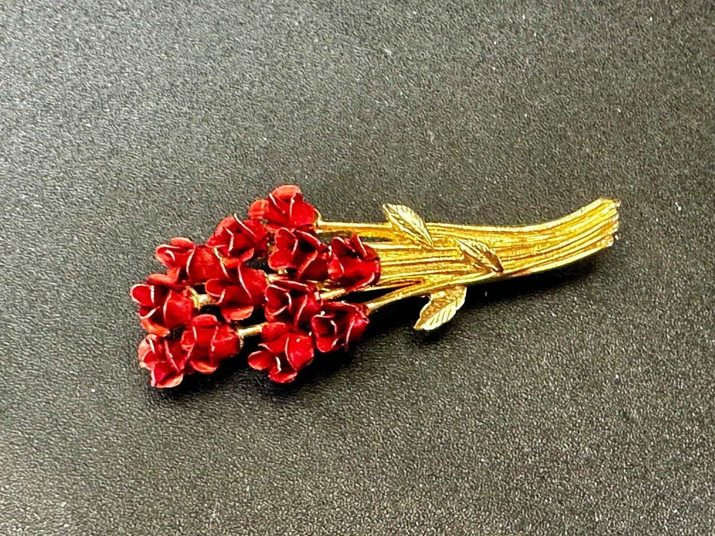 Valentines Day Gift? Red Roses Bouquet Gold Tone Brooch Pin Vintage Signed DM 97