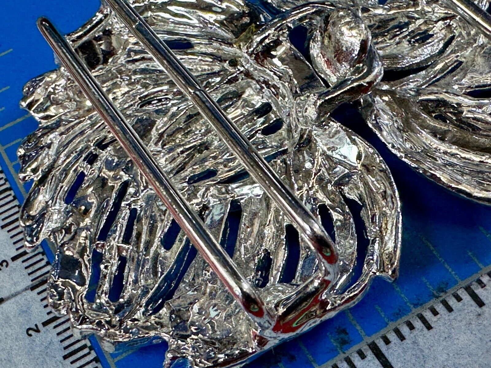 Two piece interlocking sea leaf brushed pattern see through pattern belt buckle