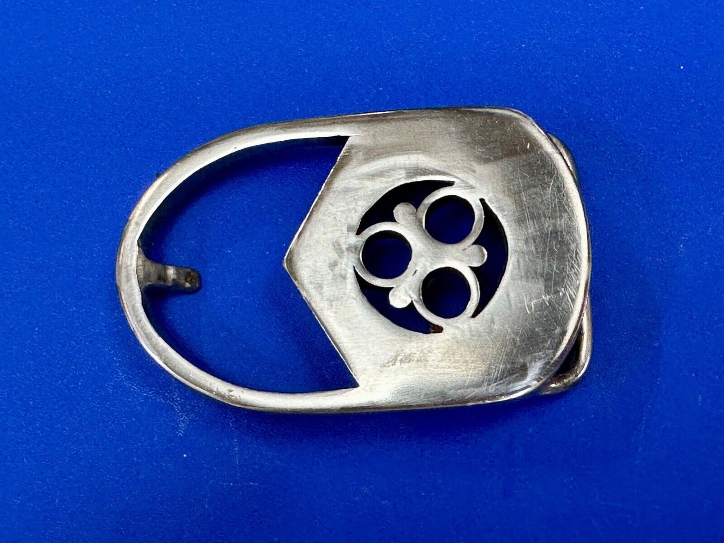 Artisan Signed vintage 1977 belt buckle to use for art craft or wear.