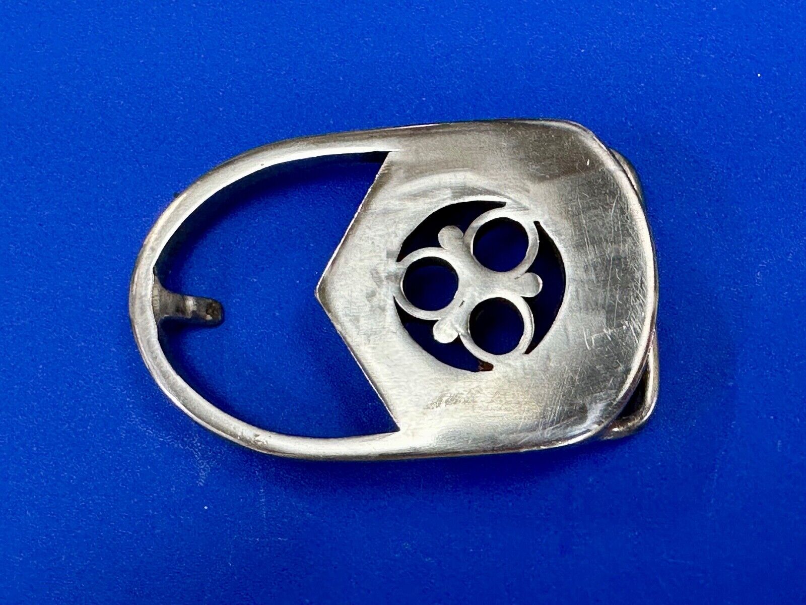 Artisan Signed vintage 1977 belt buckle to use for art craft or wear.