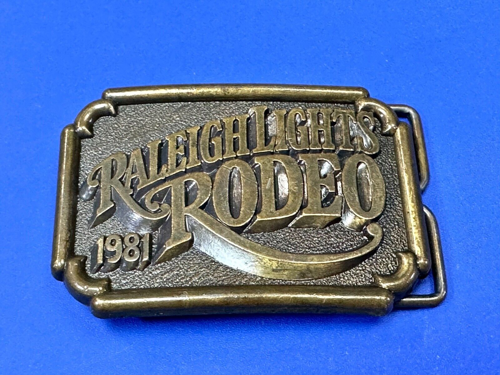 Vintage 1981 RALEIGH LIGHTS RODEO CIGARETTES SPONSOR Brass tone belt buckle