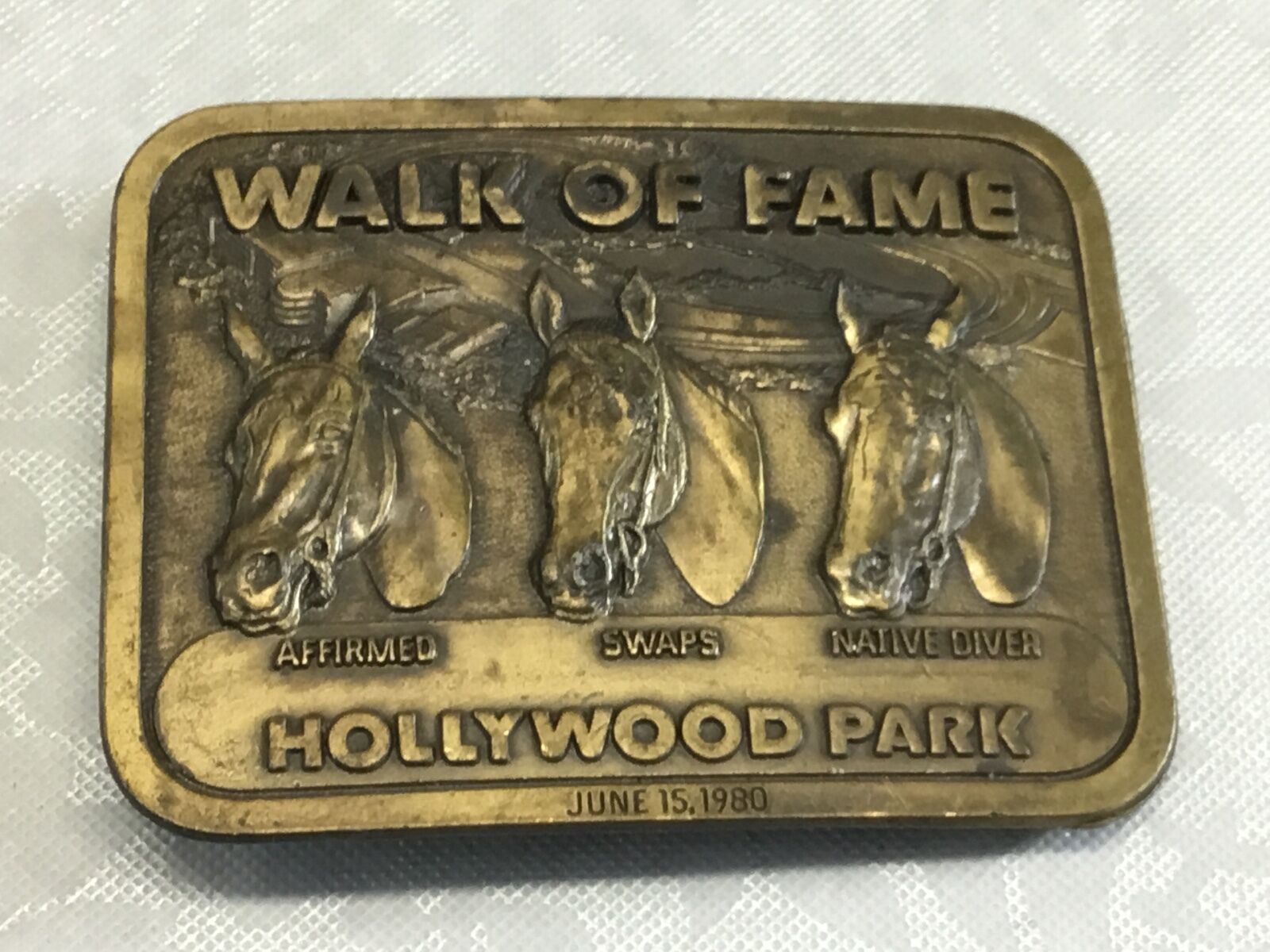 VINTAGE JUNE 15TH 1980 WALK OF FAME HOLLYWOOD PARK HORSE GOLD TONE BELT BUCKLE