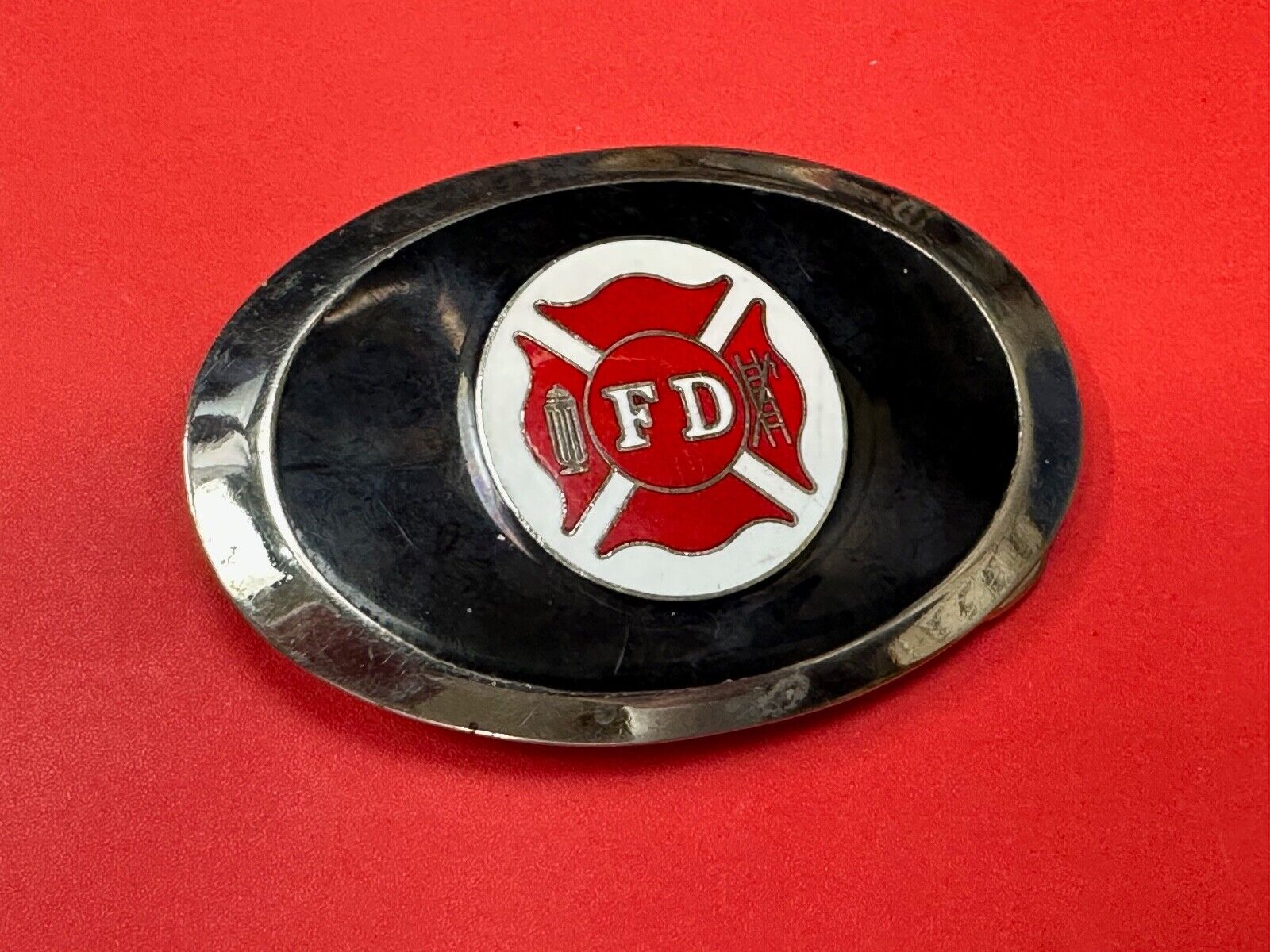 Vintage Fire Firefighter FD Hydrant Axe Ladder Black & Red Oval belt buckle