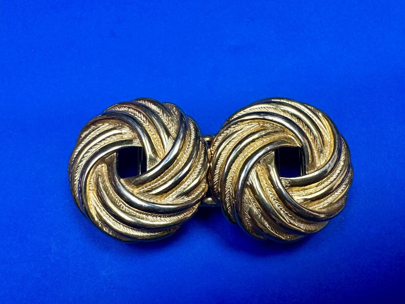 Two piece Round Swirl Interlocking gold color belt buckle by Douglas Paquette