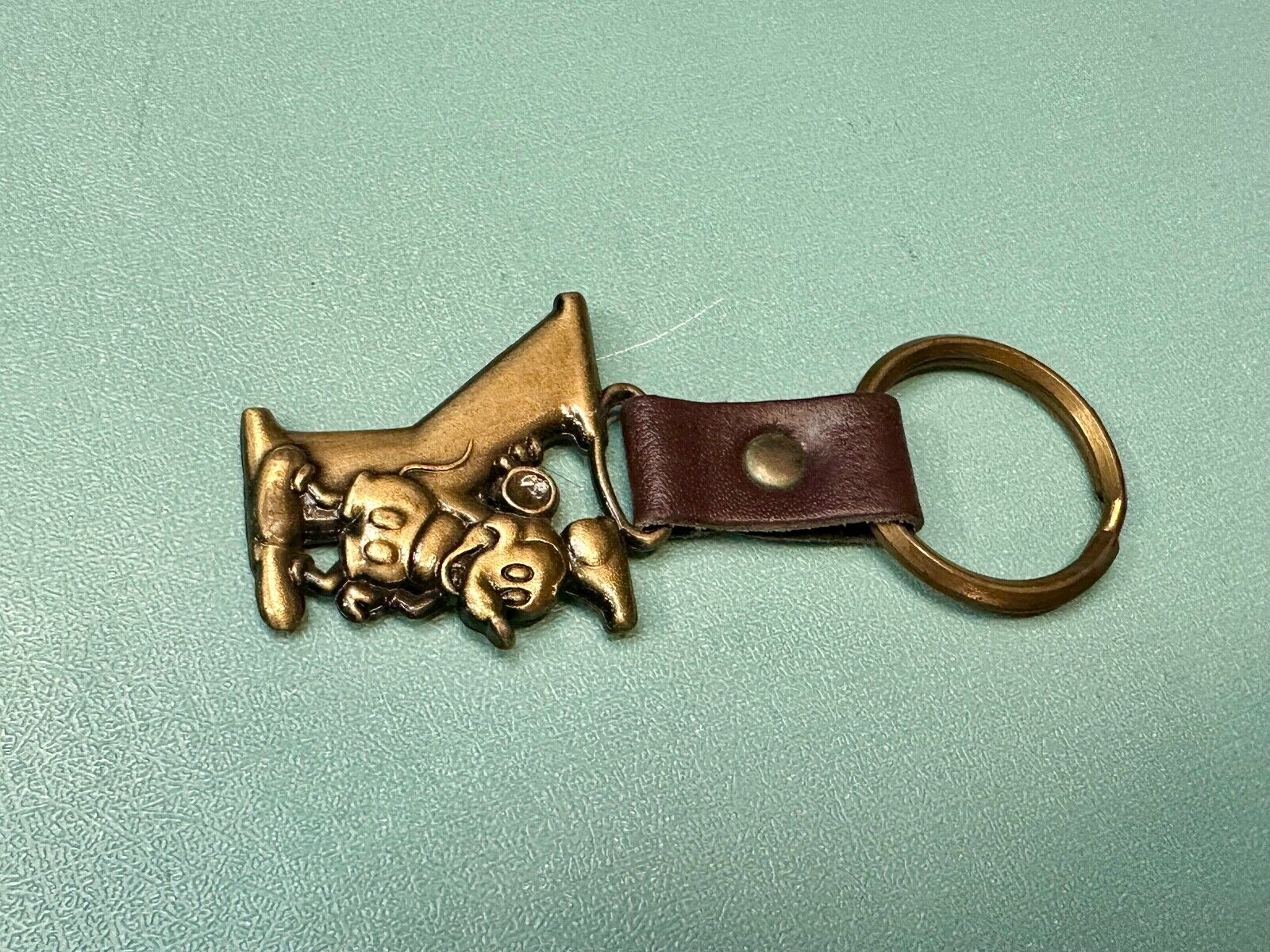 VINTAGE LETTER INITIAL Y  MICKEY MOUSE DISNEY KEYCHAIN BRASS and LEATHER FOB