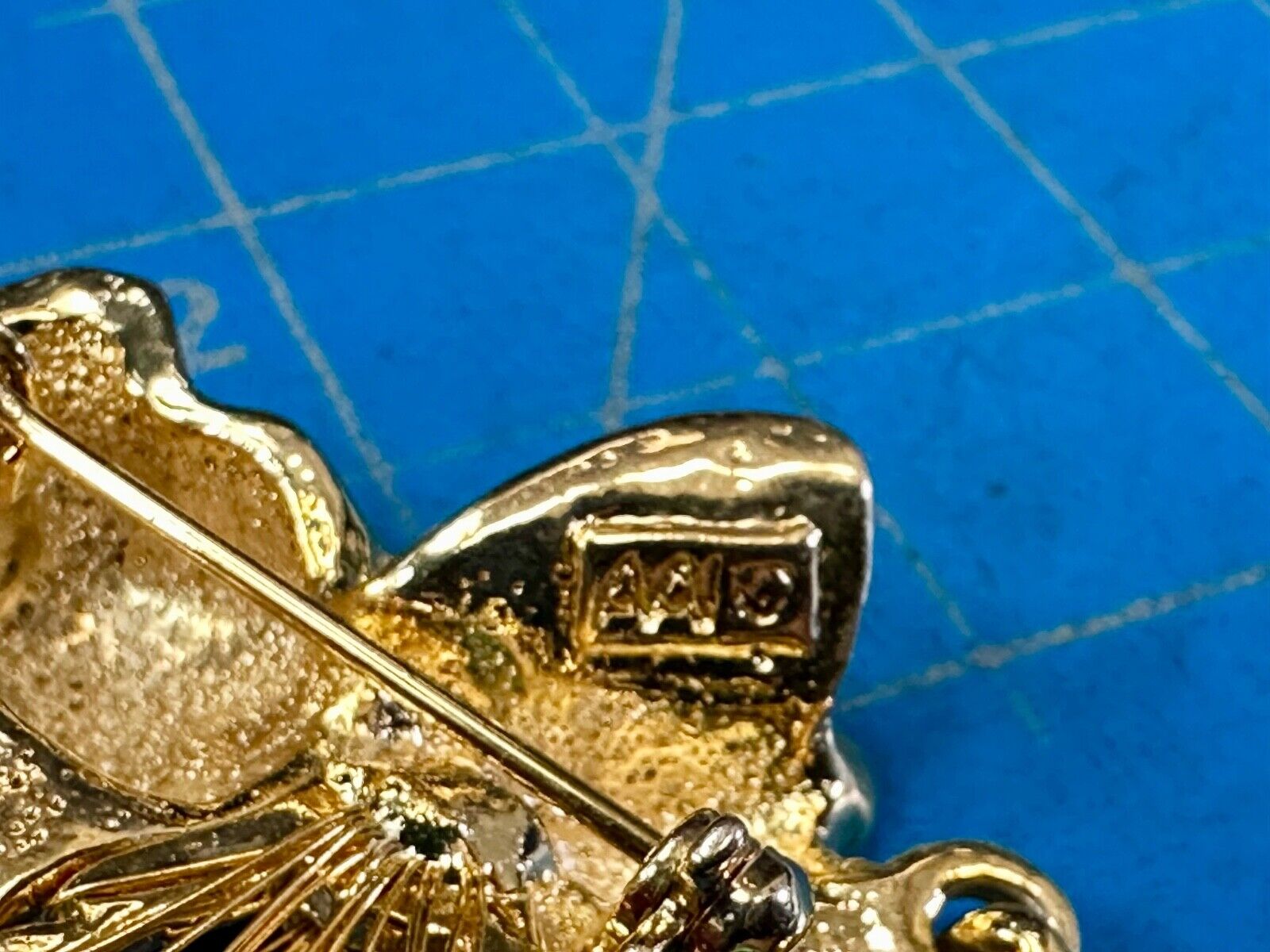 Angle with wings and Heart dangle beautiful AAI vintage brooch pin