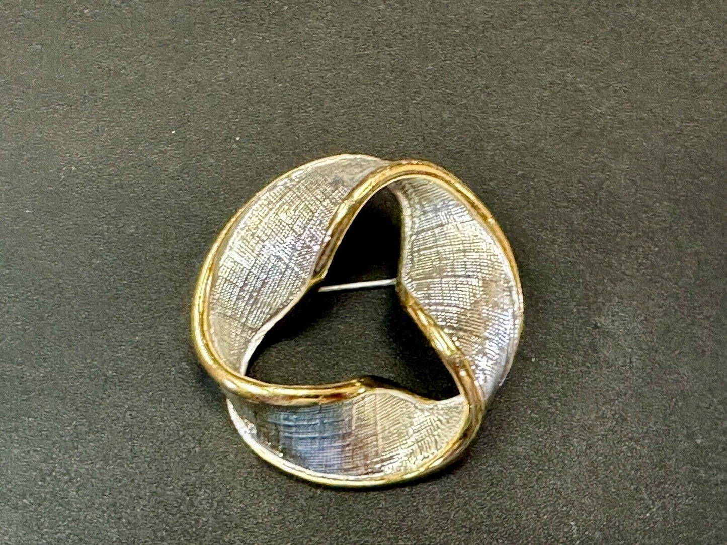 Twisted circle pattern Napier signed vintage two tone brooch pin