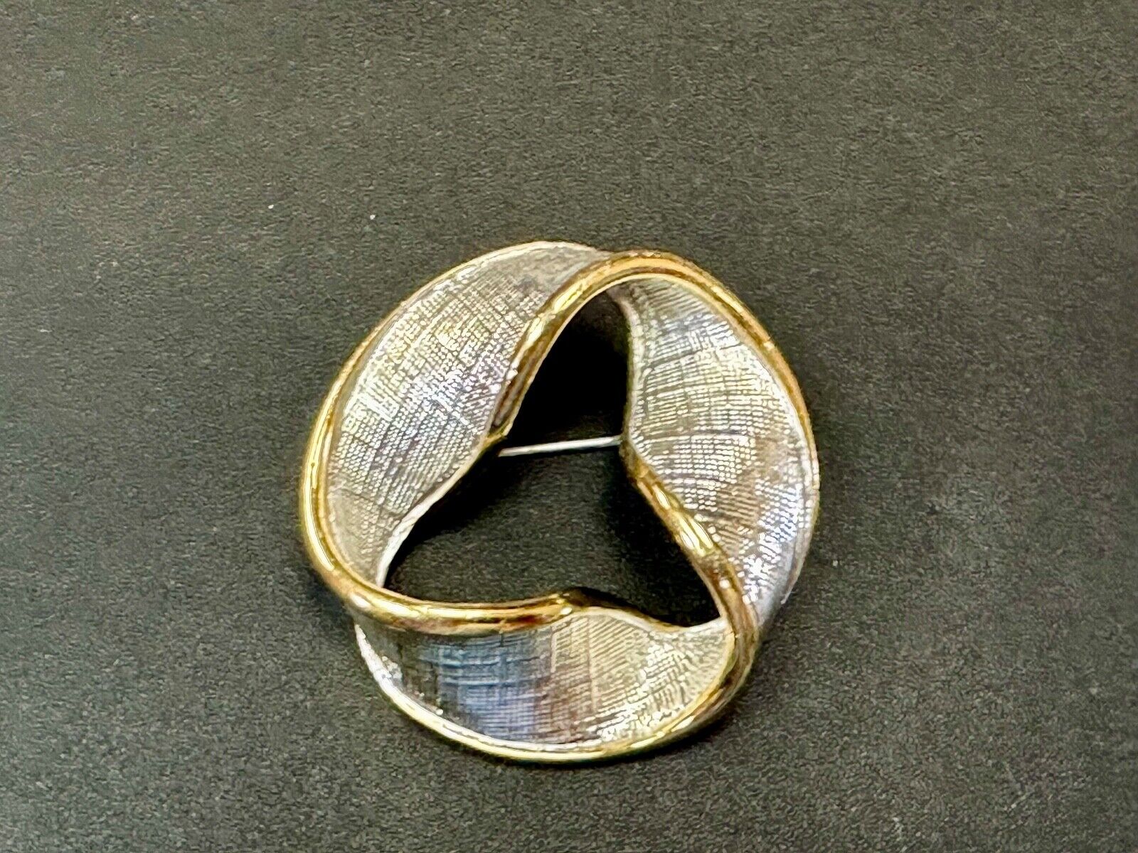 Twisted circle pattern Napier signed vintage two tone brooch pin