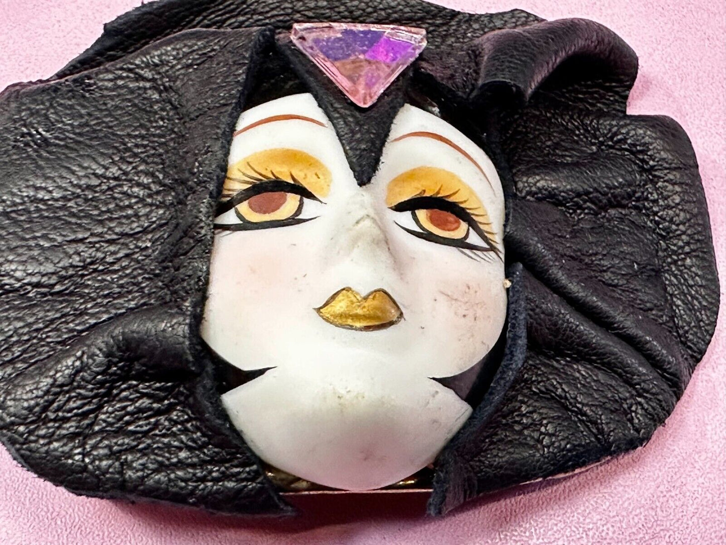 Unique Porcelain? Doll Face in Black Flapper Vintage Women's Belt Buckle