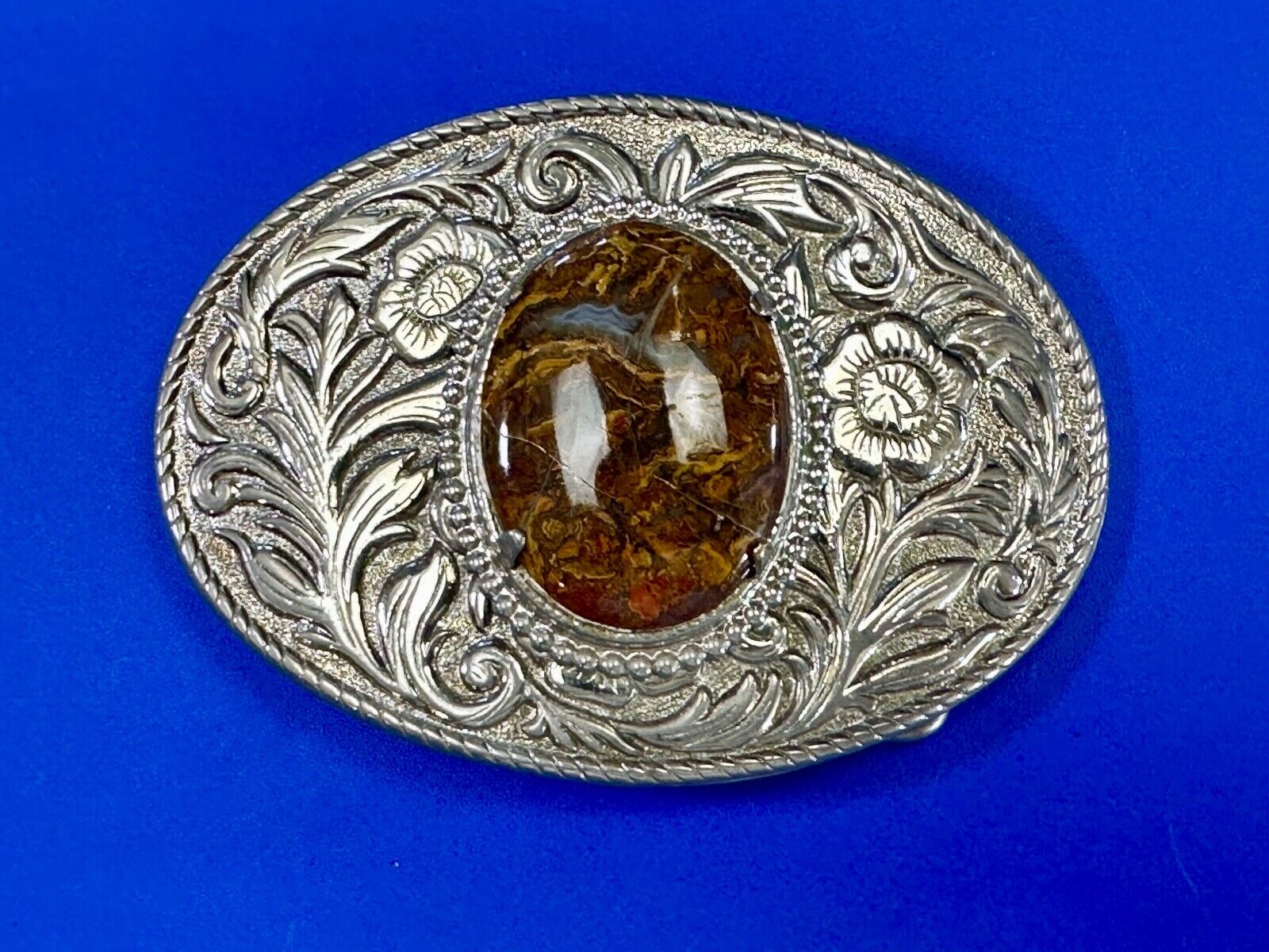 Beautiful cabochon cab stone centerpiece on western silver tone belt buckle