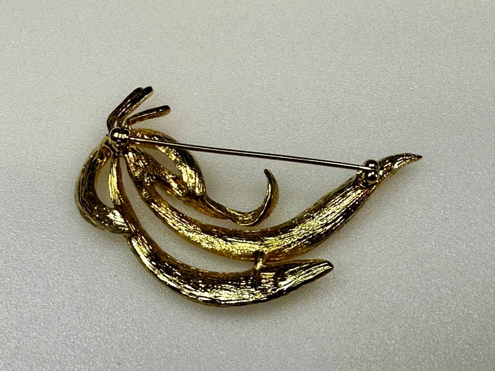 Abstract Leaf Pattern Vintage Textured Gold Tone Brooch Pin Signed by M