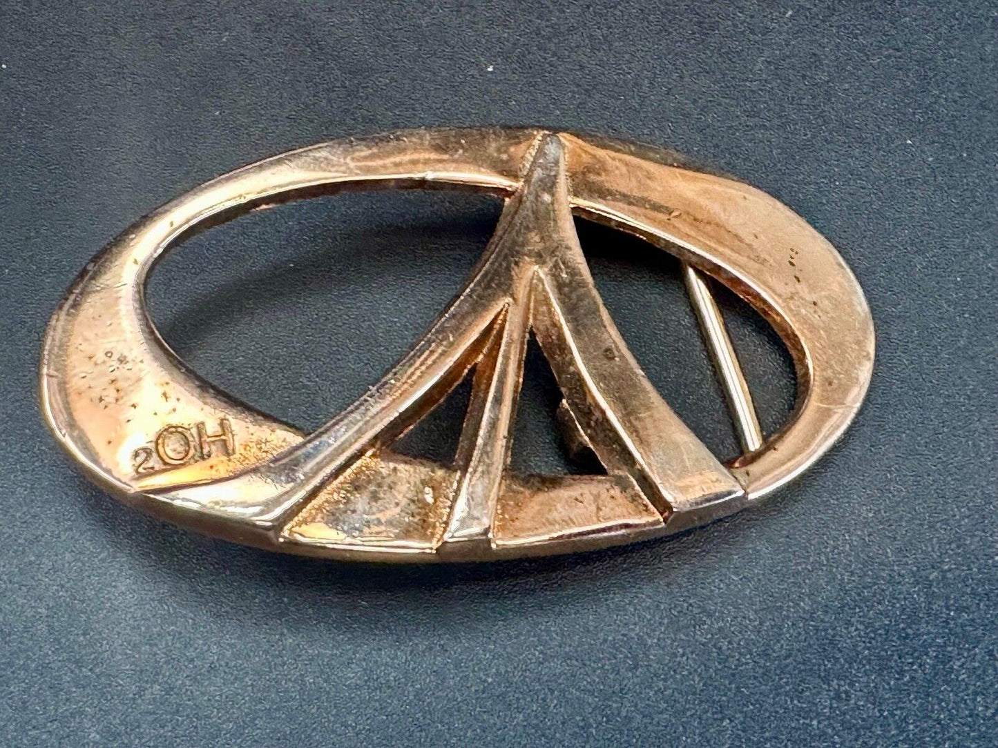 2OH Logo Emblem Peace love & Rock & Roll gold color belt buckle