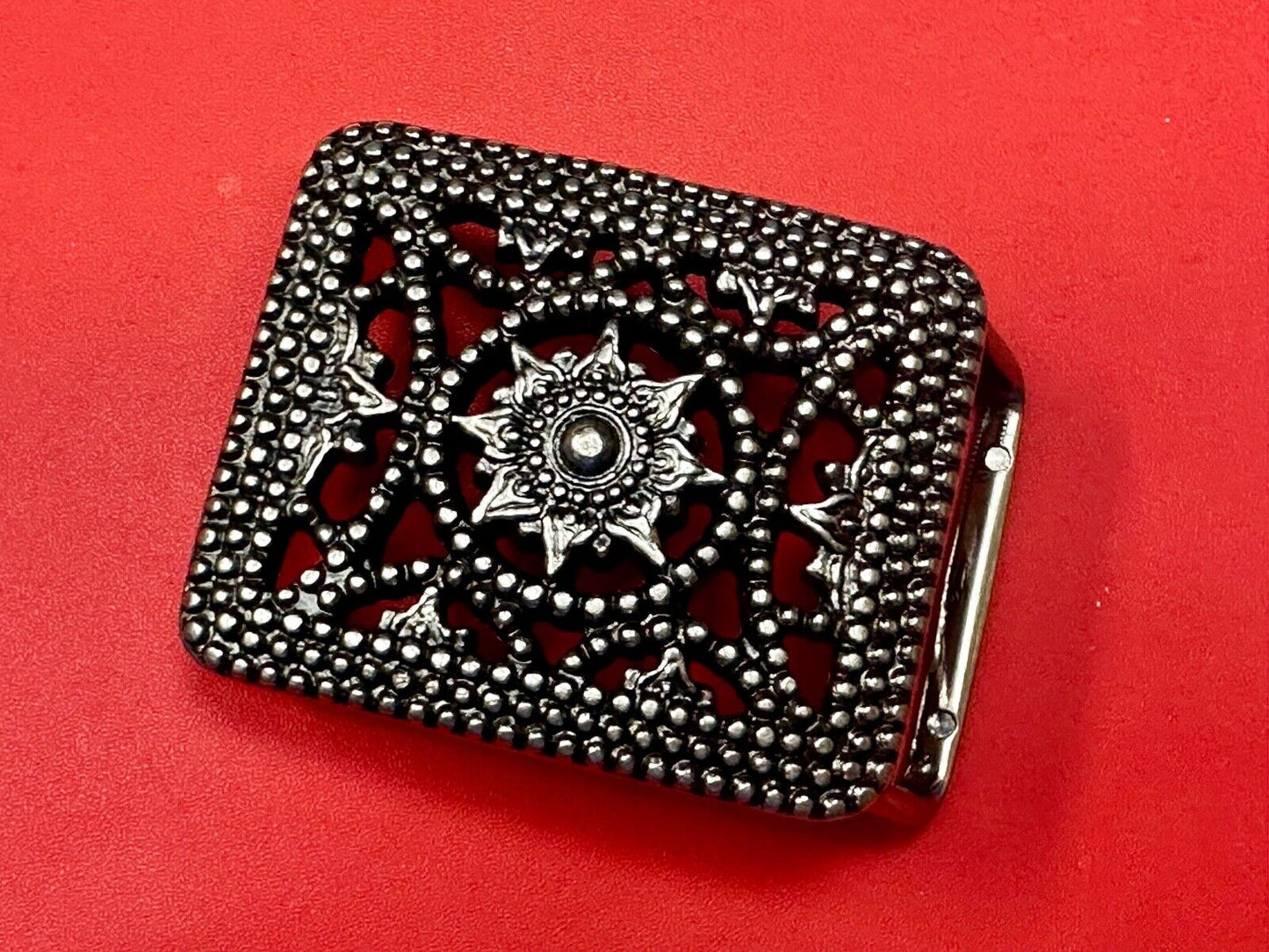 Antique dotted vintage style - modern see through belt buckle
