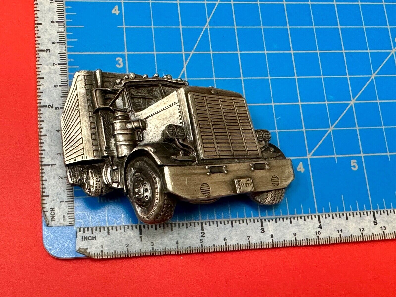 Vintage Cutout SEMI Truck Big Rig Cab USA made belt buckle Y-86