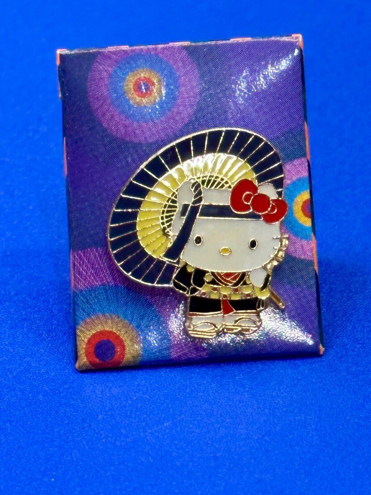 Adorable Hello Kitty W Umbrella Sanrio Family Characters NOS Japan lapel pin